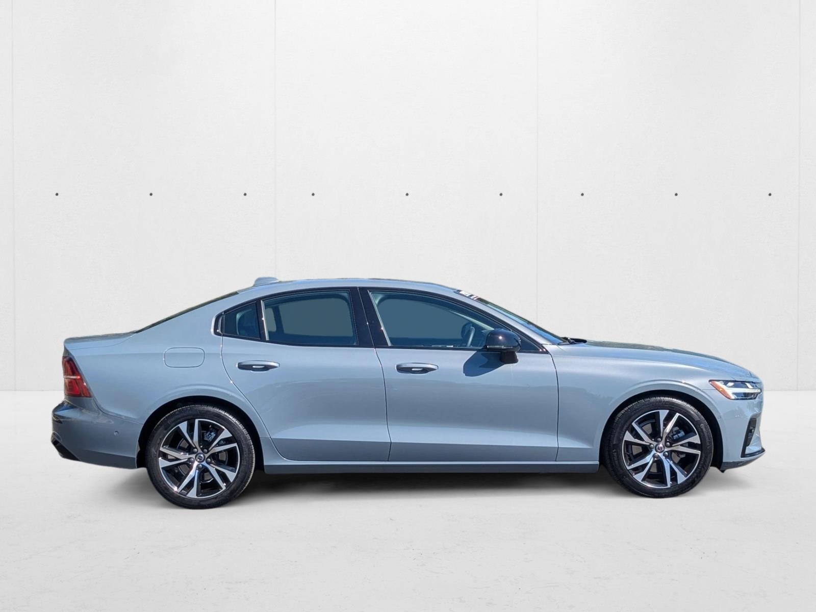 2024 Volvo S60 B5 Plus photo 4