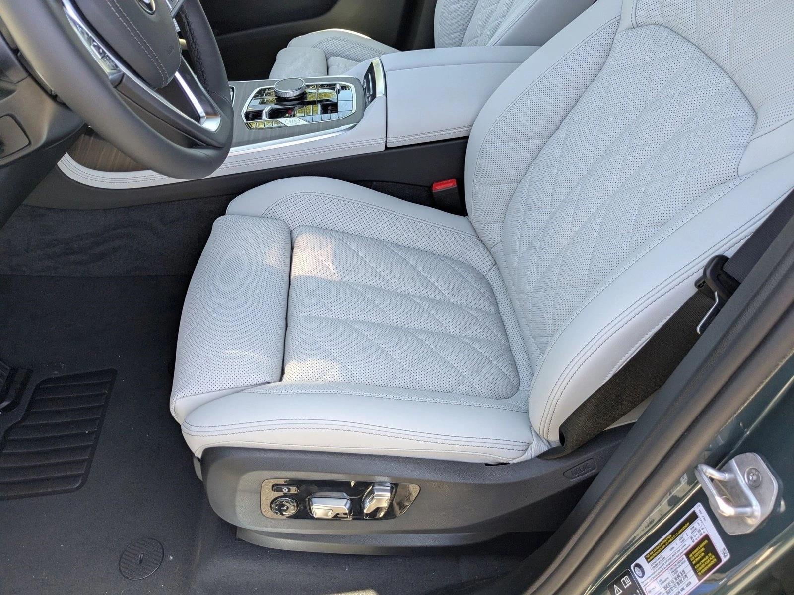 2025 BMW X7 xDrive40i photo 4