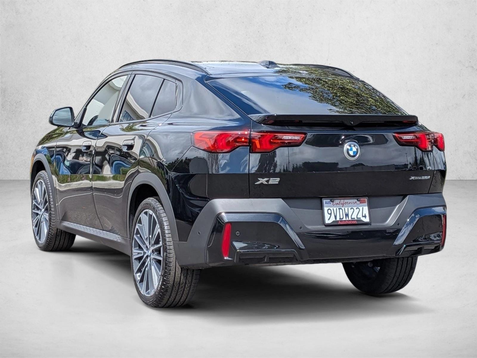 2025 BMW X2 xDrive28i photo 3