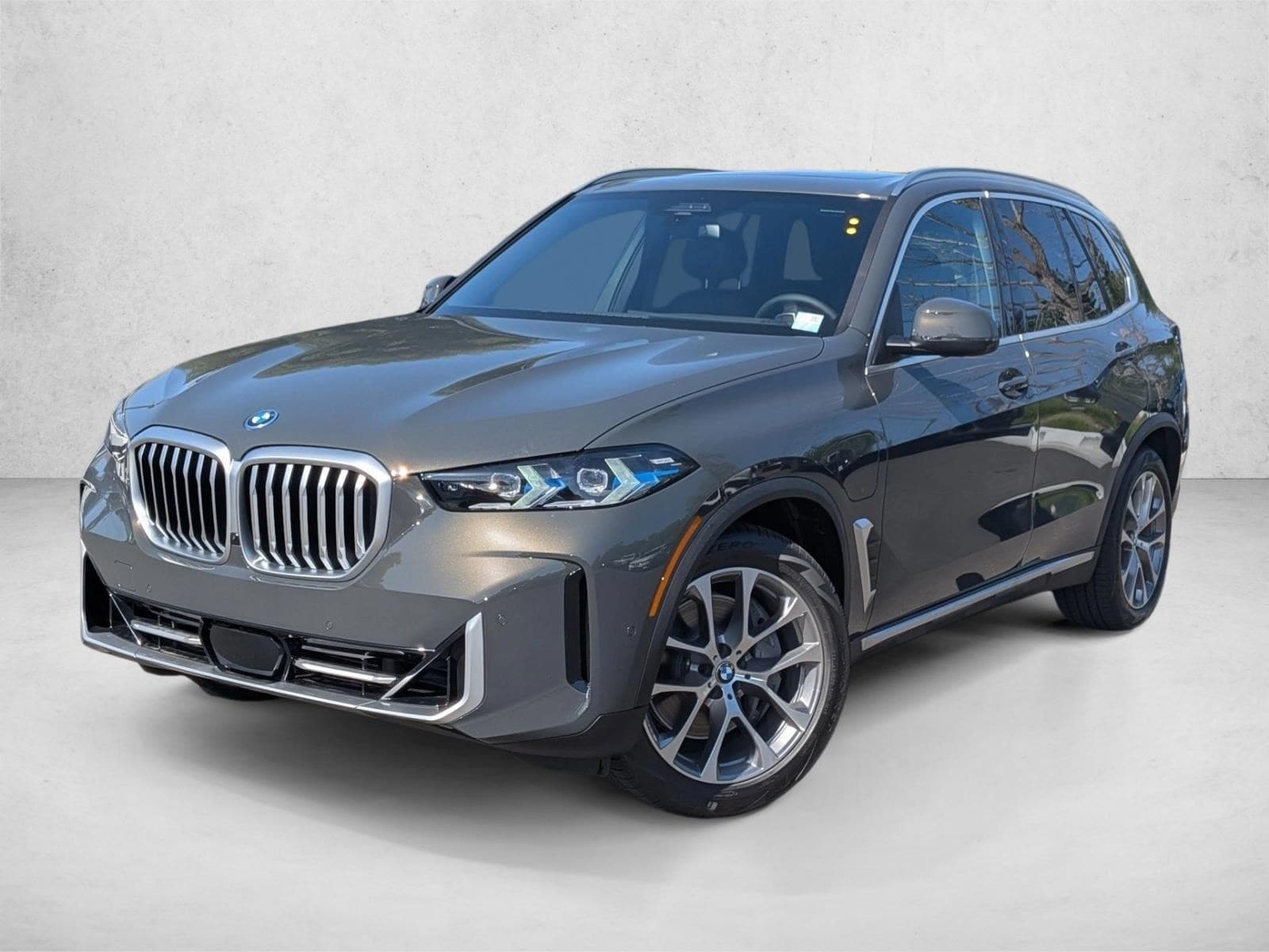 2026 BMW X5 xDrive50e's photo