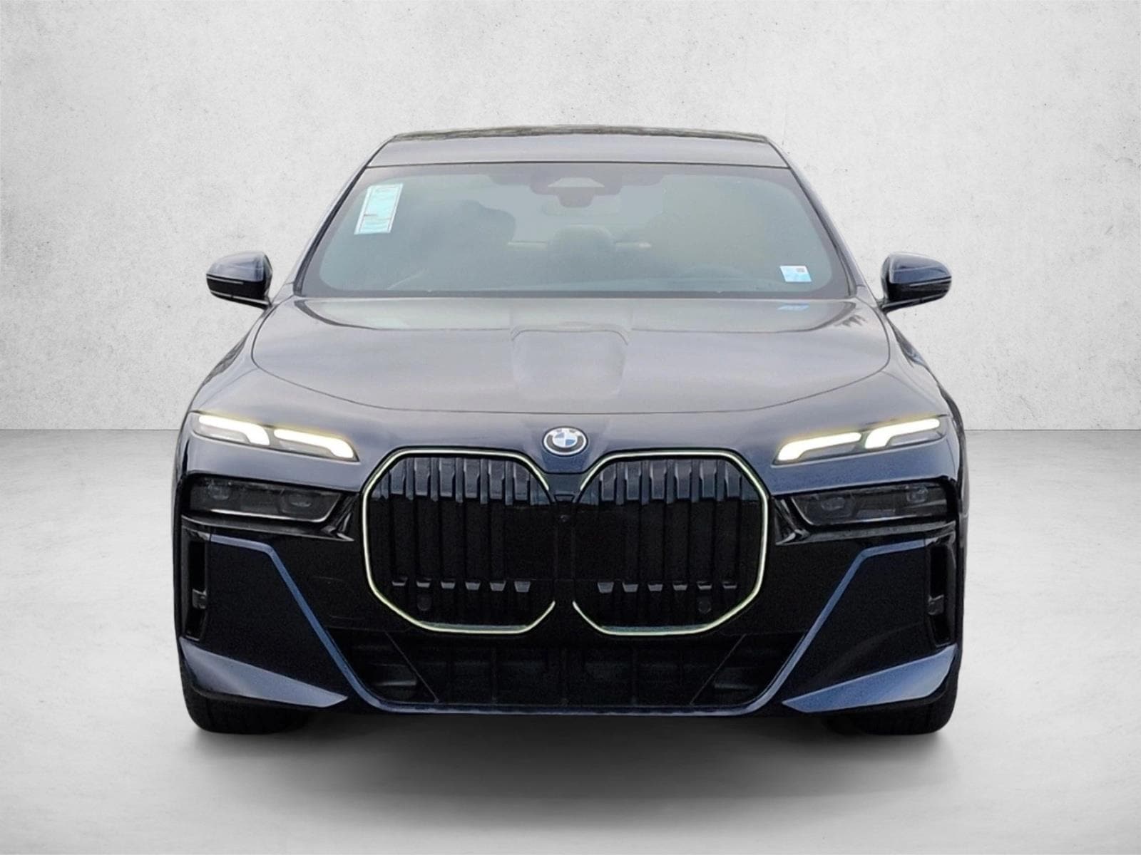 2026 BMW 7 Series 750e - Photo 6