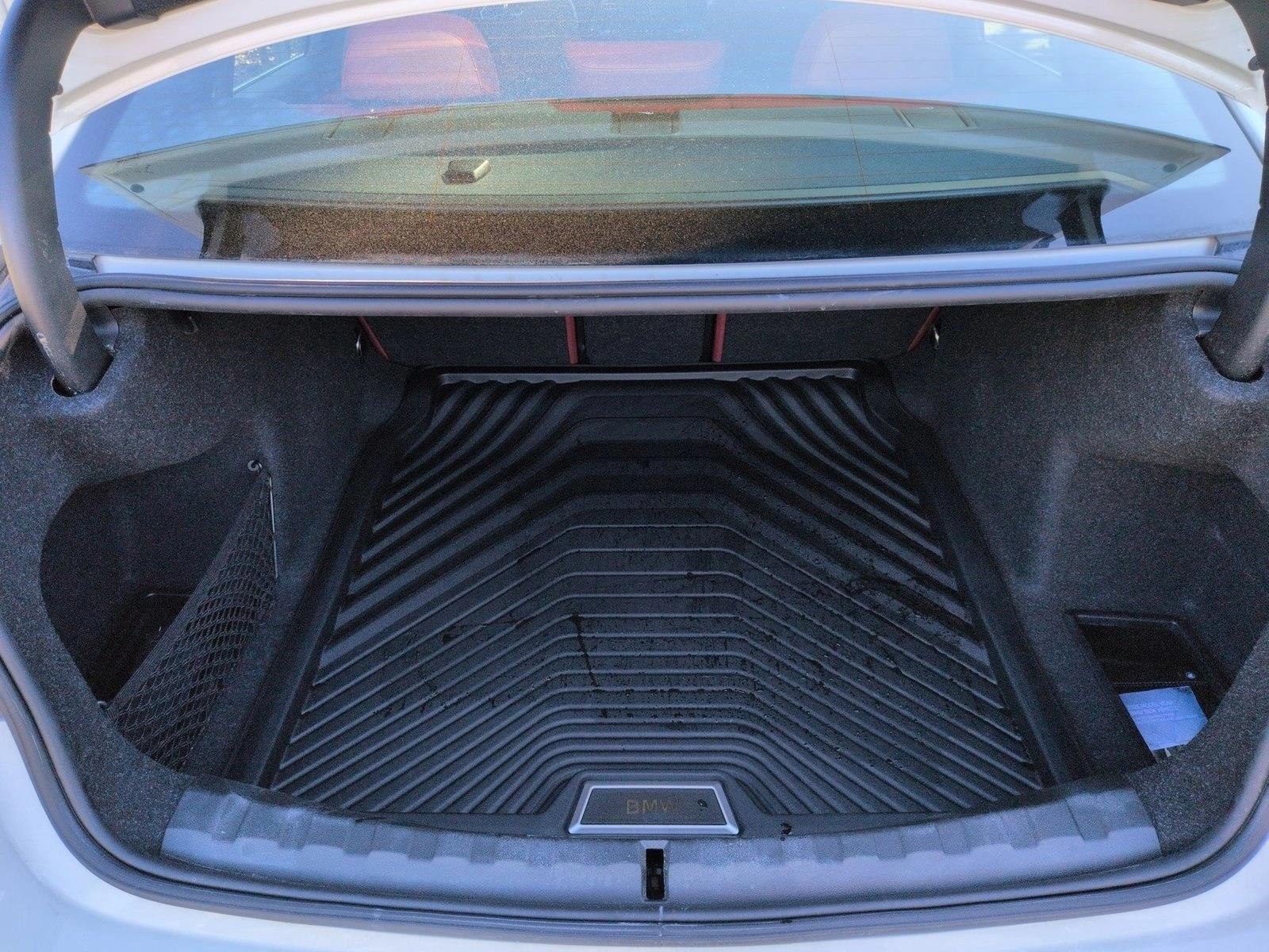 2025 BMW 330i photo 5