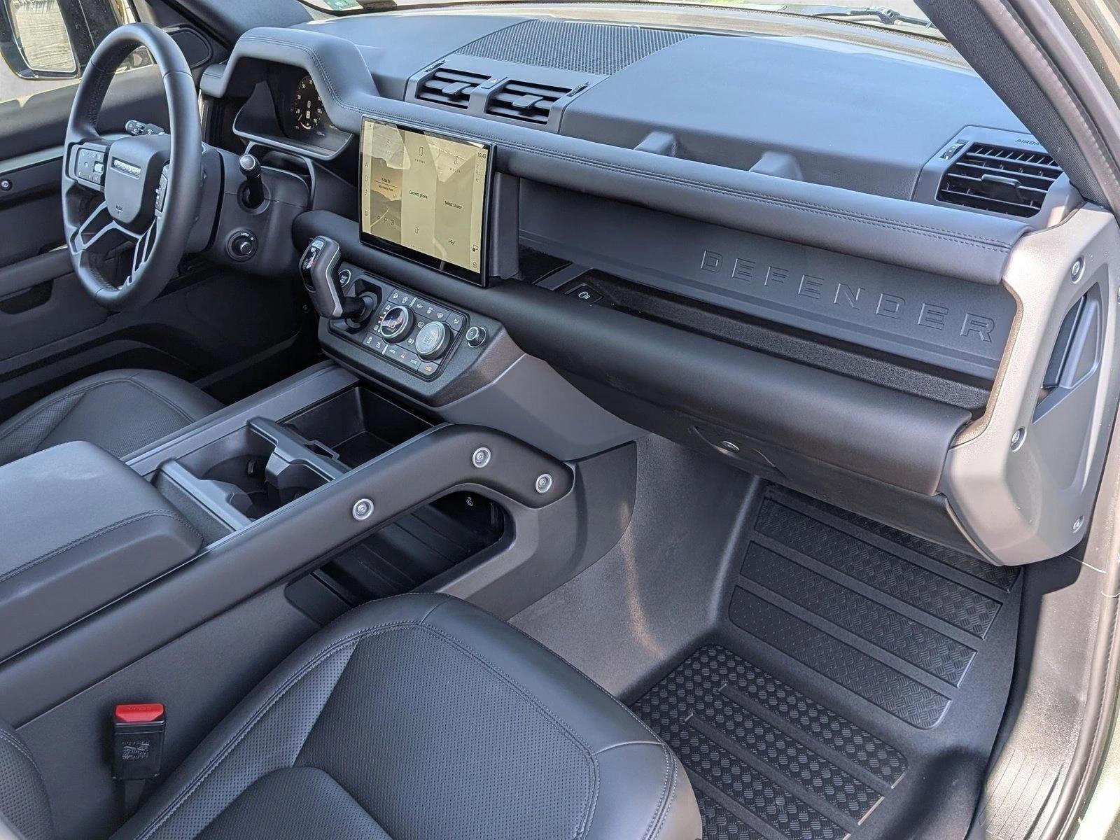 2025 Land Rover Defender S - Photo 24