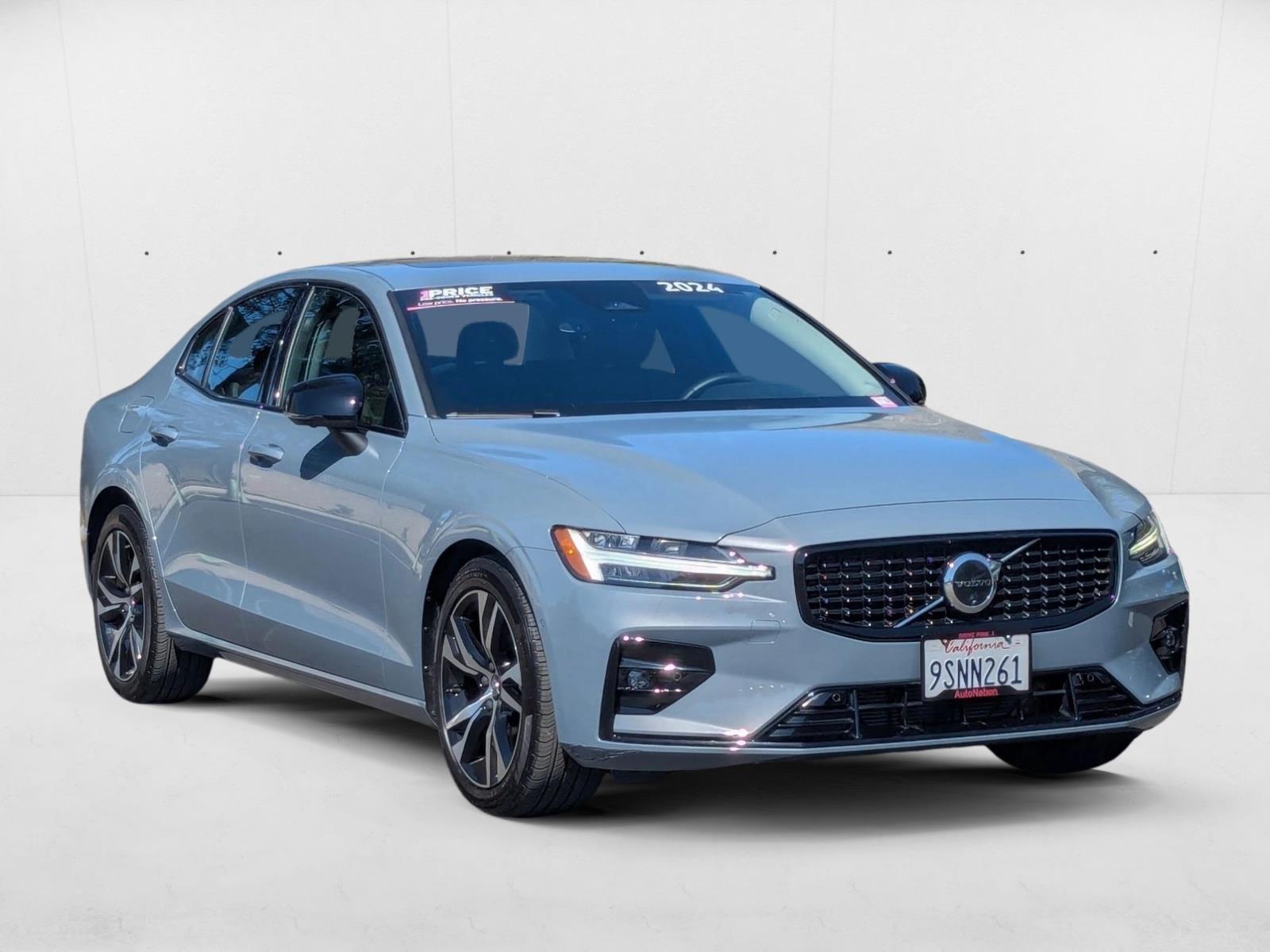2024 Volvo S60 B5 Plus photo 3