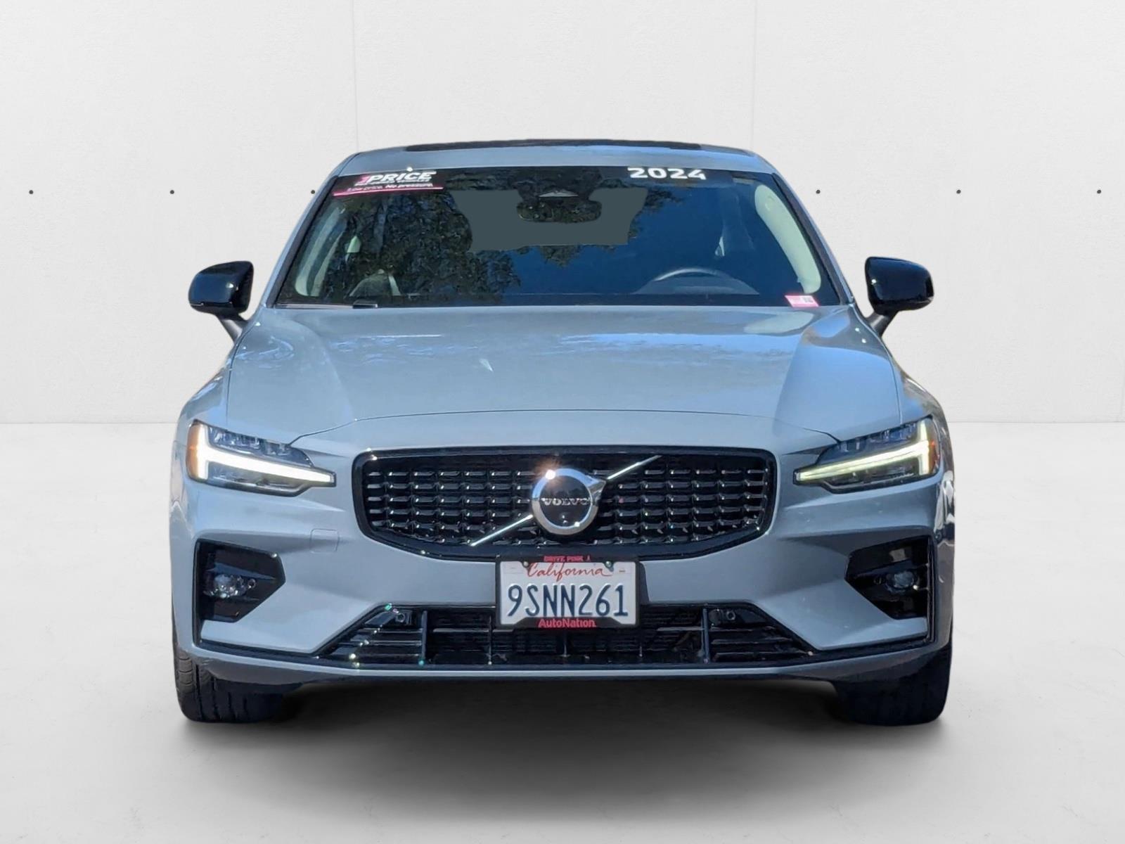 2024 Volvo S60 B5 Plus photo 2