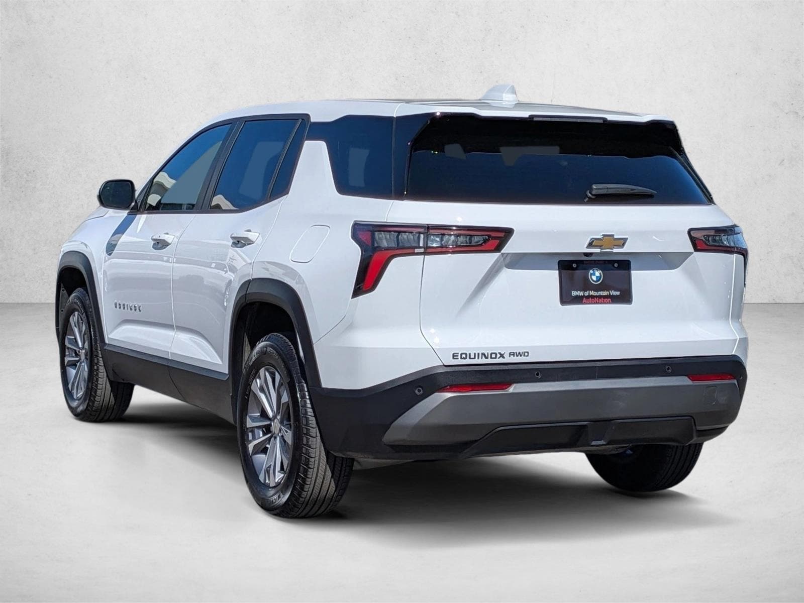 2025 Chevrolet Equinox LT photo 3