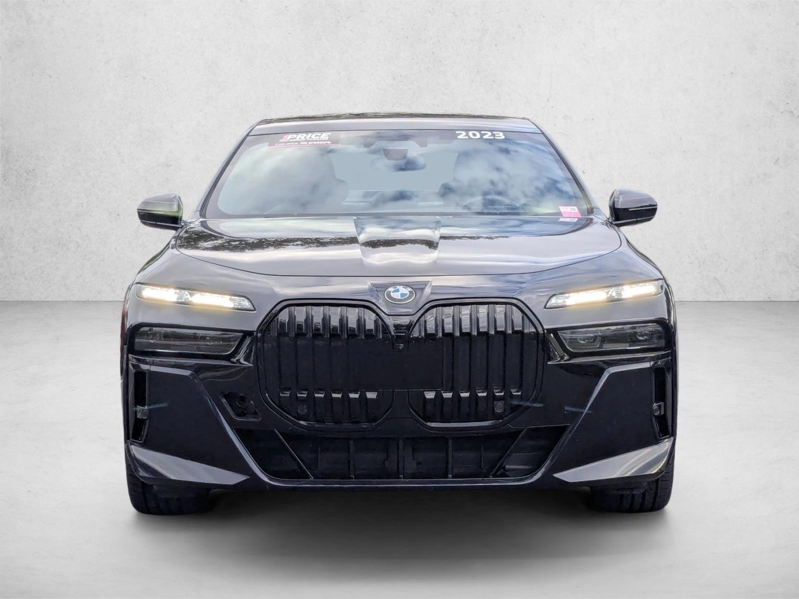 2023 Bmw 740i 7-series photo 2