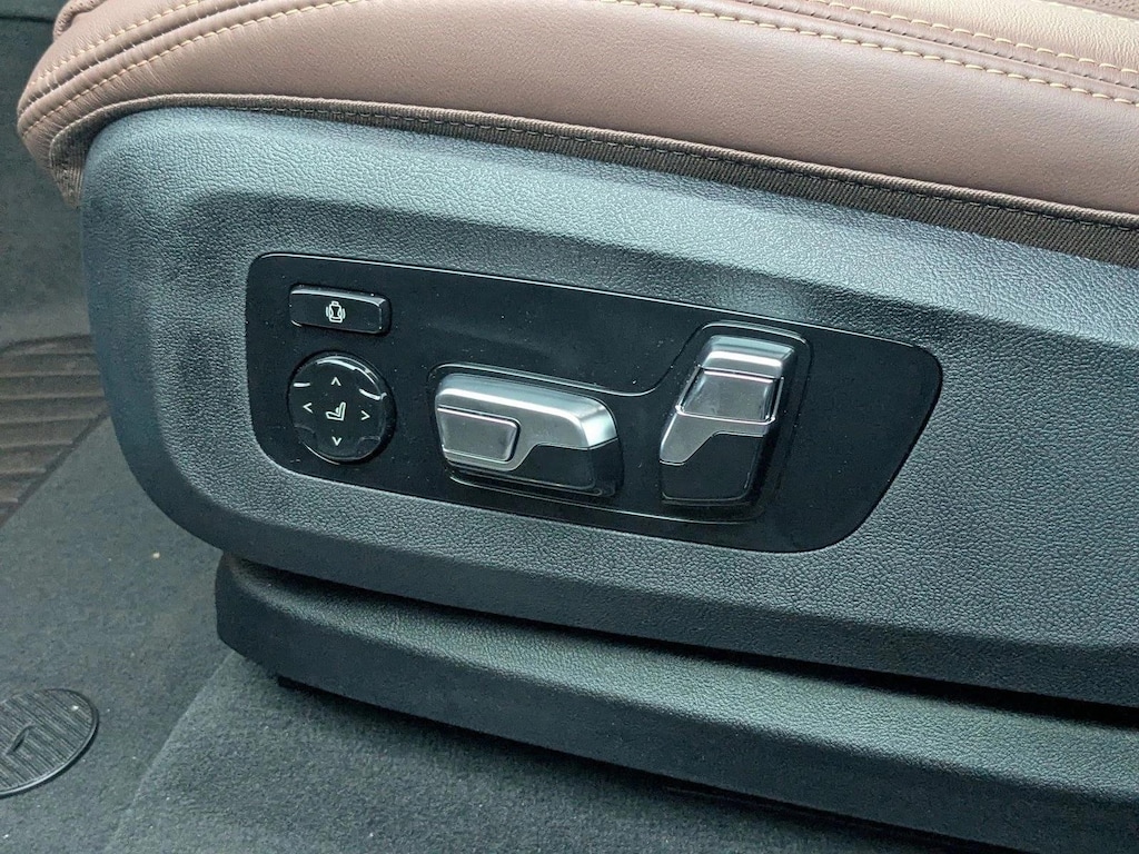 New 2026 BMW X7 M60i SUV