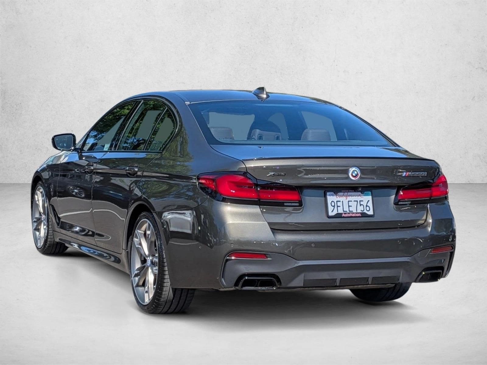 2023 BMW M550i xDrive photo 3