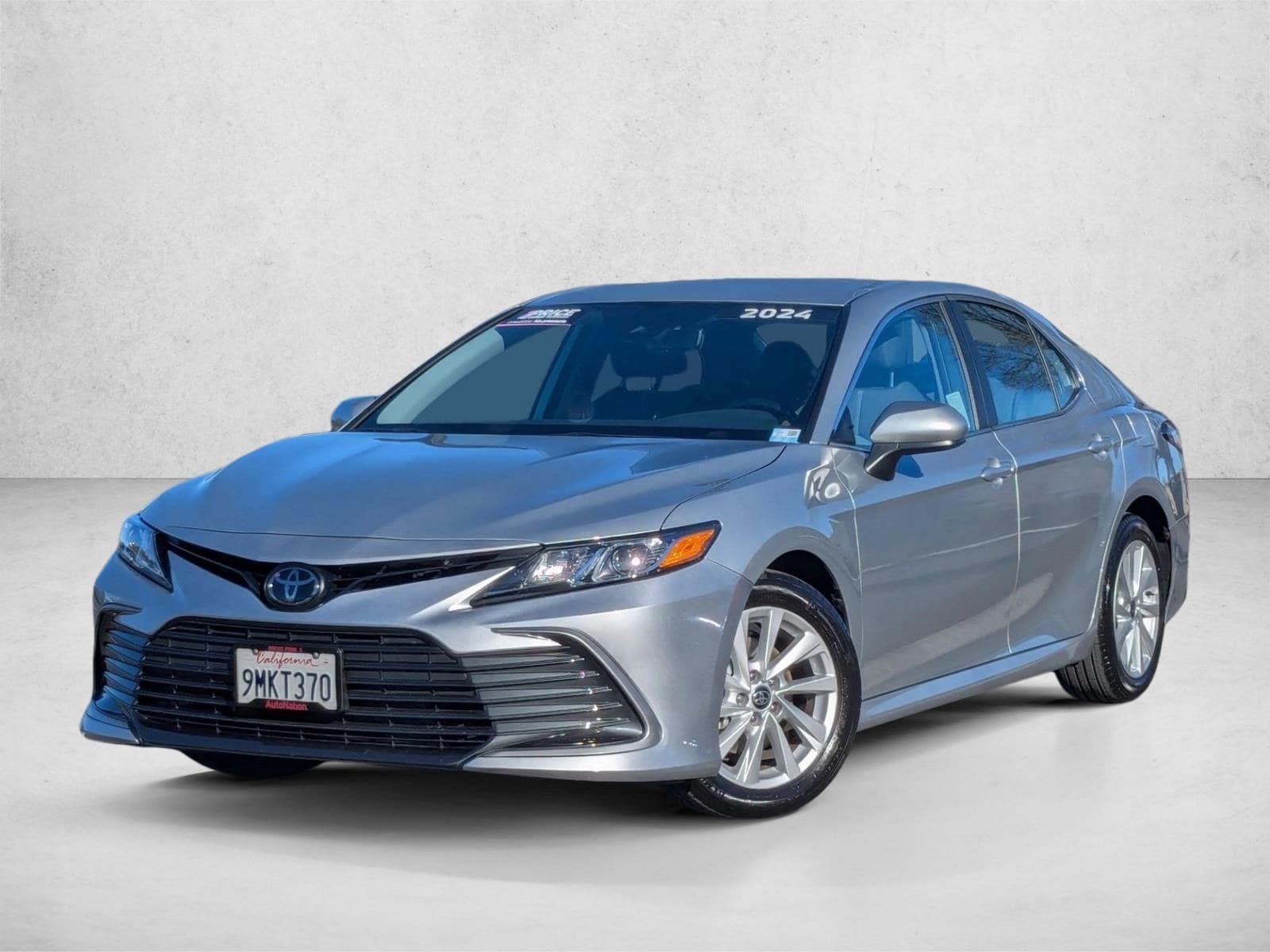 2024 Toyota Camry LE's photo