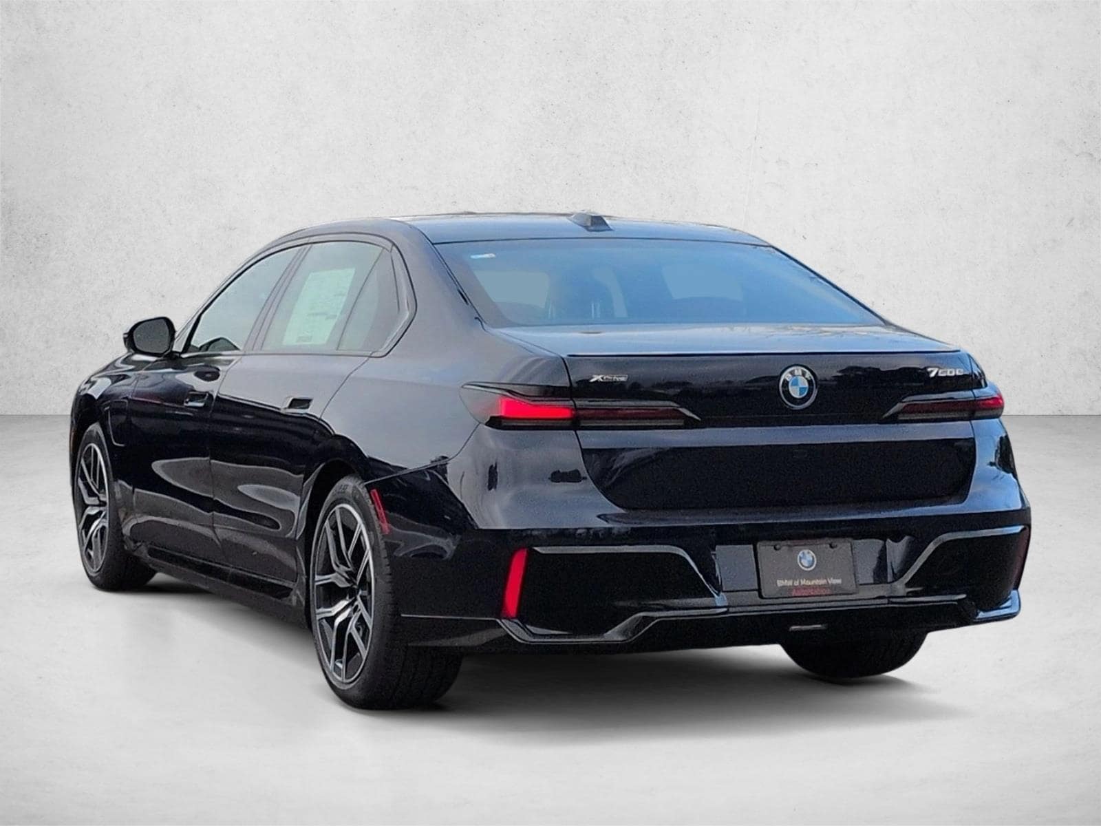 2026 BMW 7 Series 750e - Photo 9