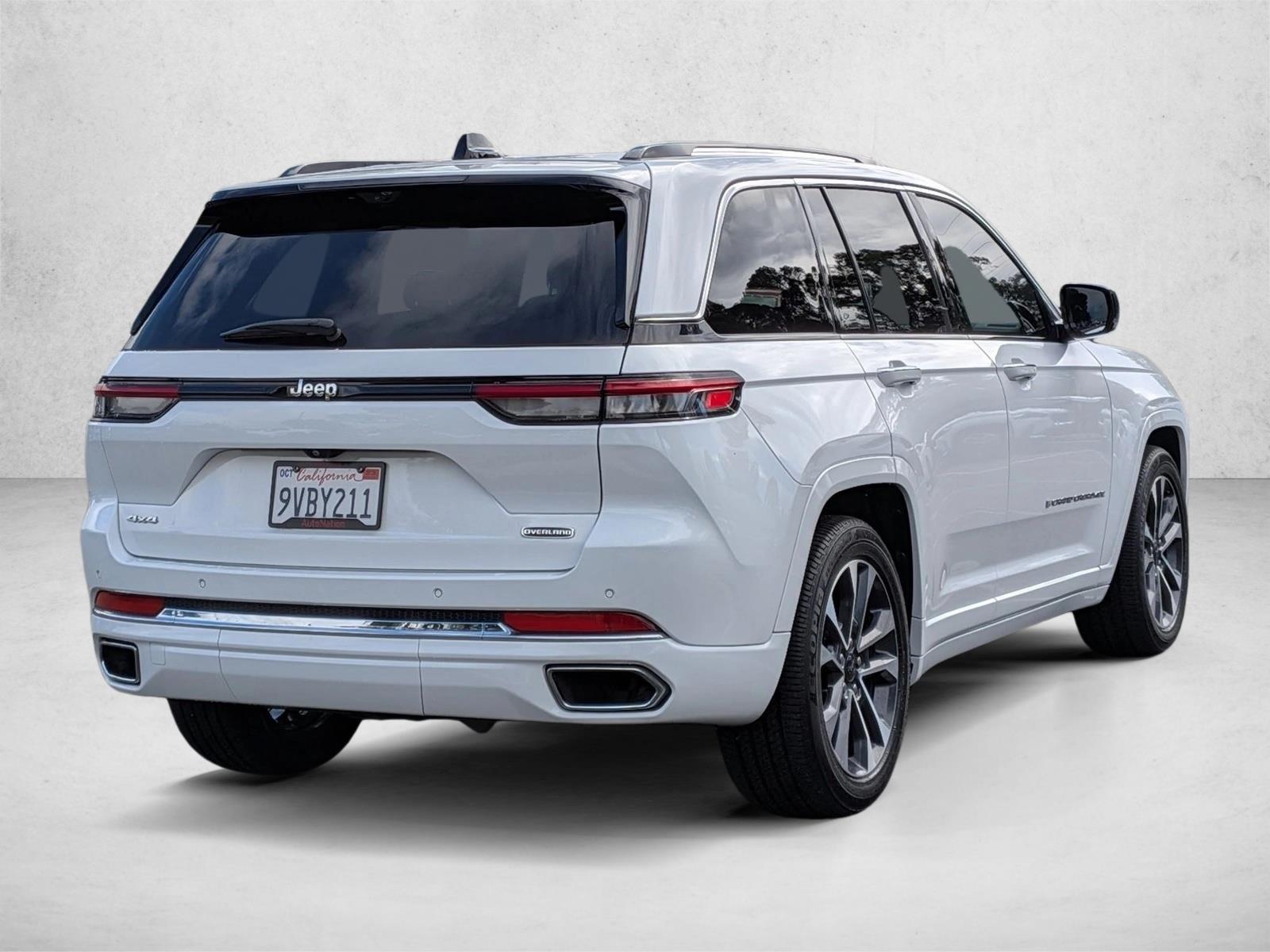 2023 Jeep Grand Cherokee Overland photo 4