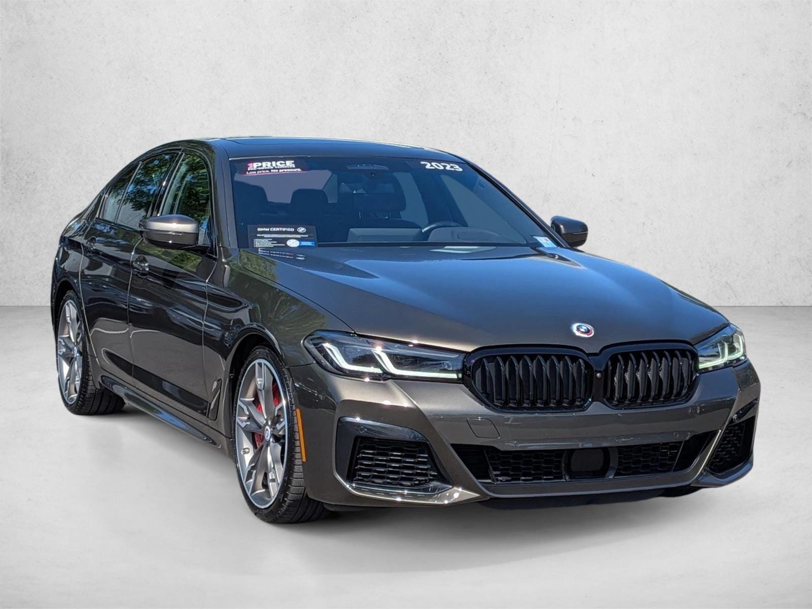 2023 BMW M550i xDrive photo 2