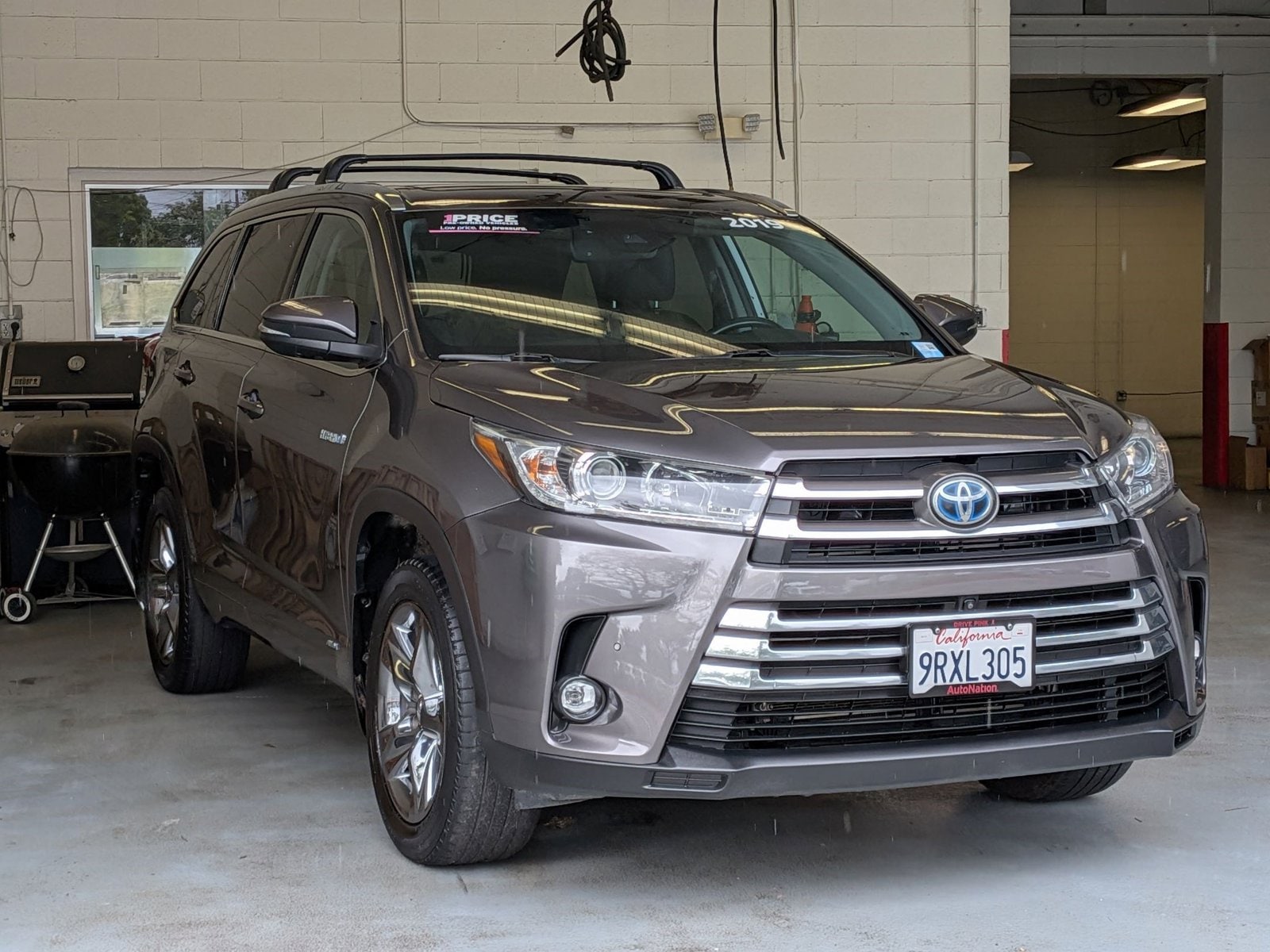 2019 Toyota Highlander Hybrid photo 2