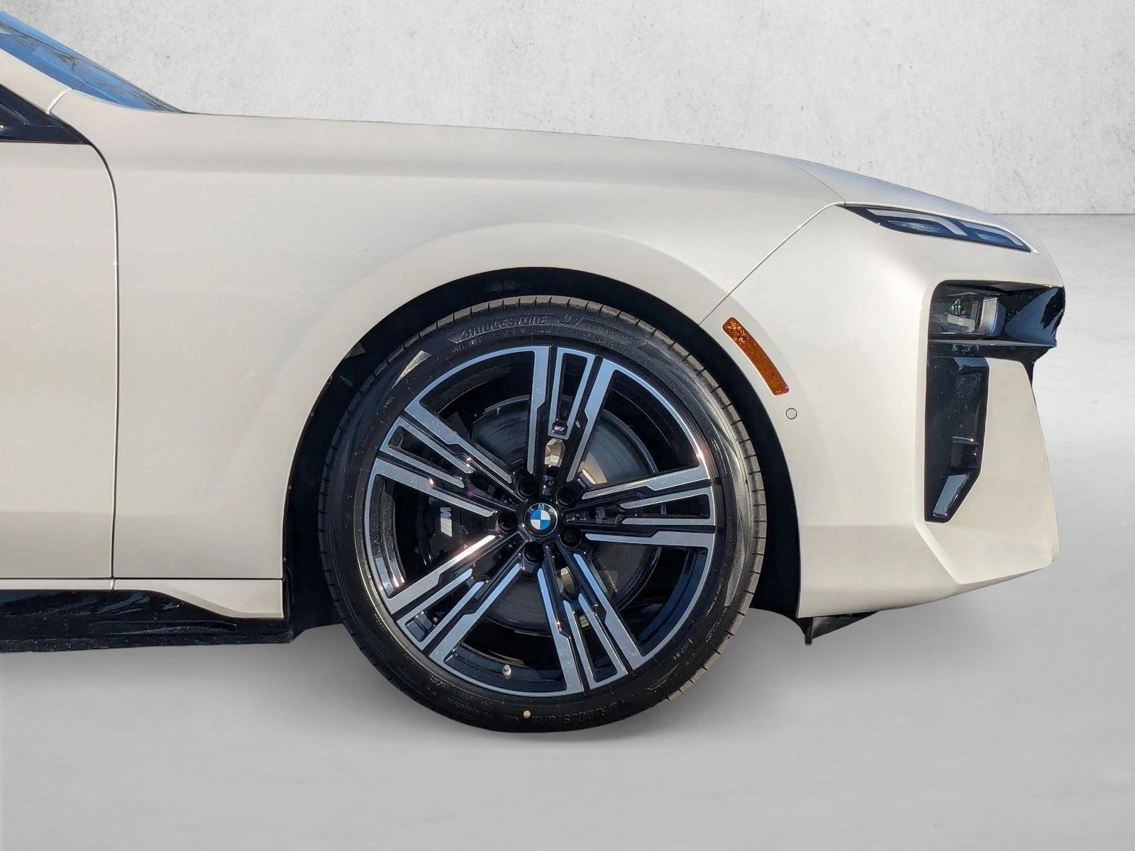 2026 BMW 7 Series 750e - Photo 10