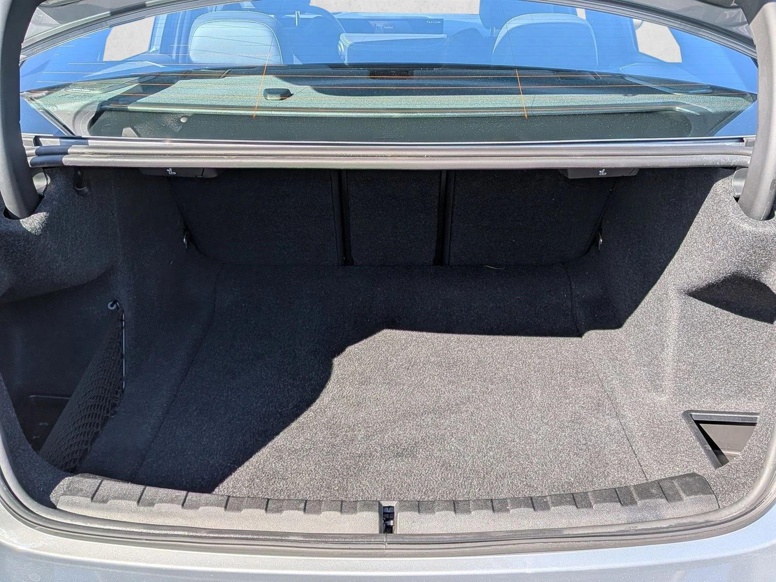 2025 BMW 3 Series photo 5