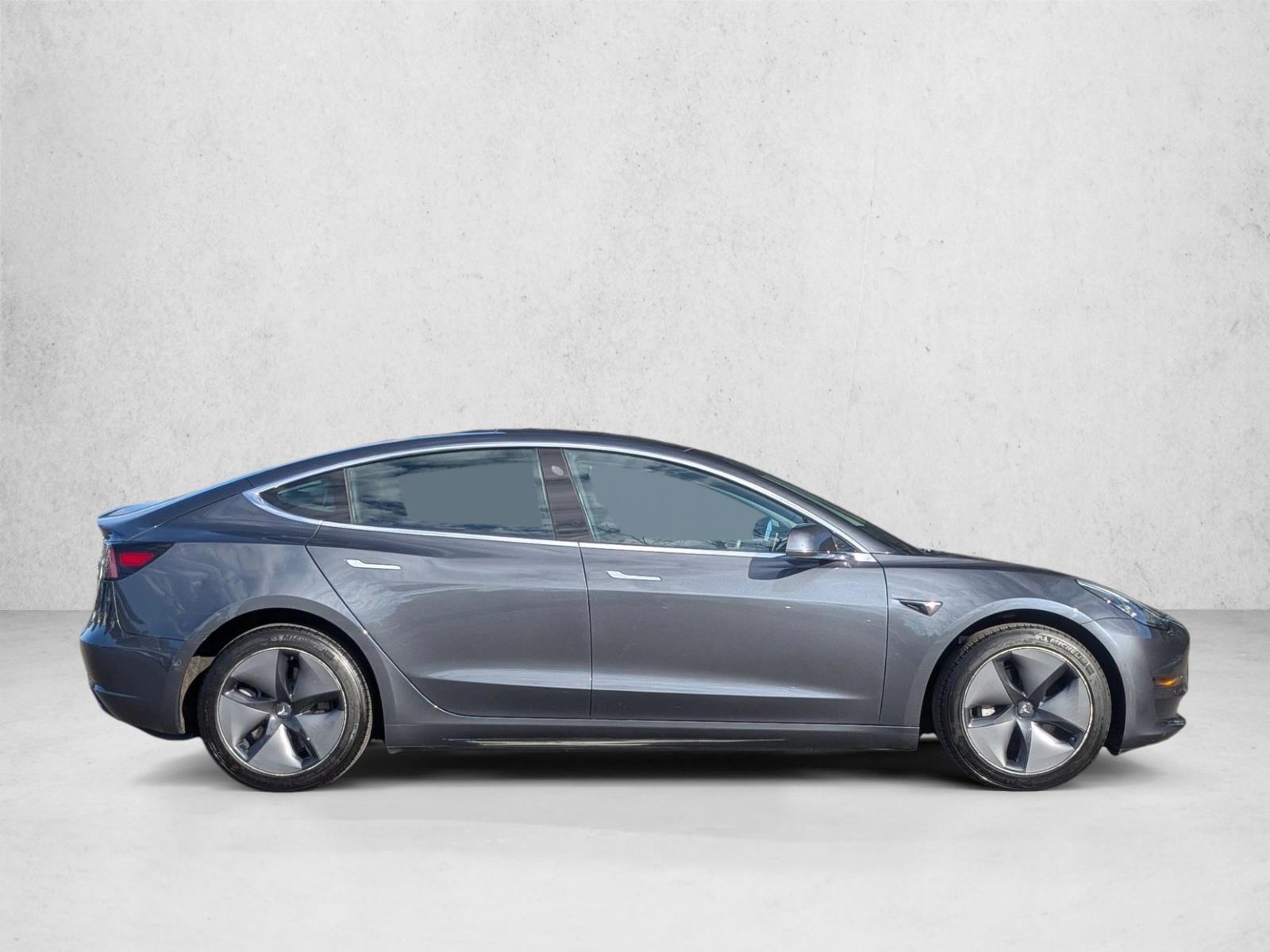 2019 Tesla Model 3 Standard Range Plus photo 4