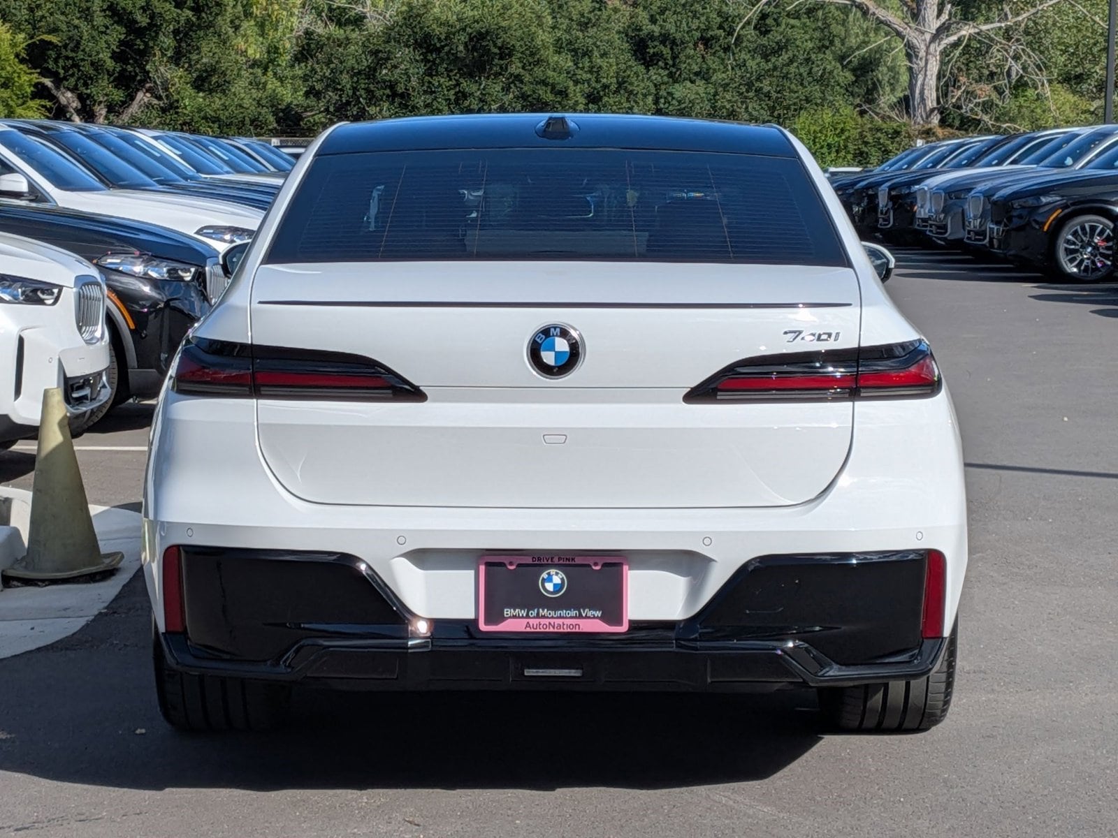 2025 BMW 740i photo 6