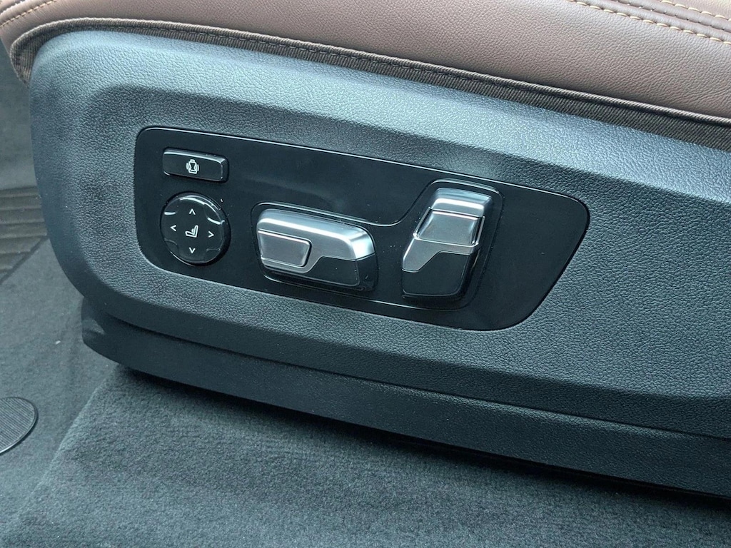 New 2026 BMW X7 M60i SUV