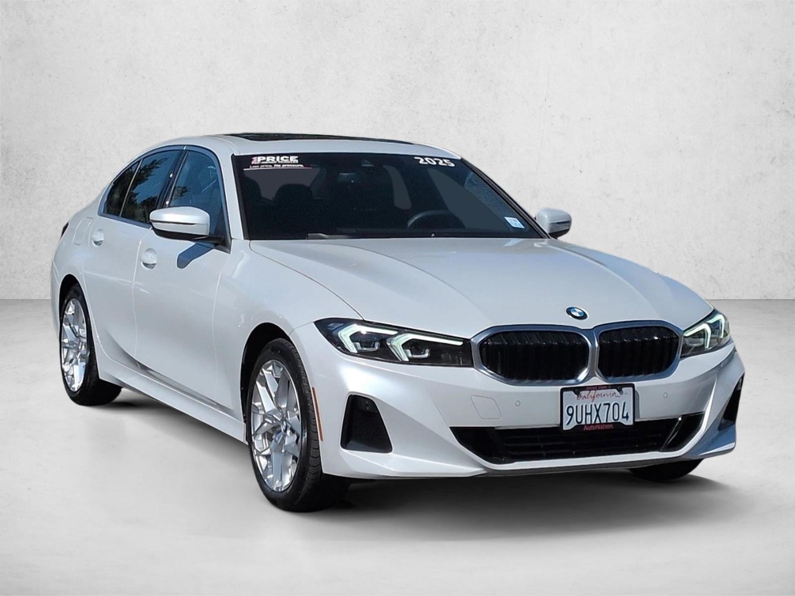 2025 BMW 330i xDrive photo 2