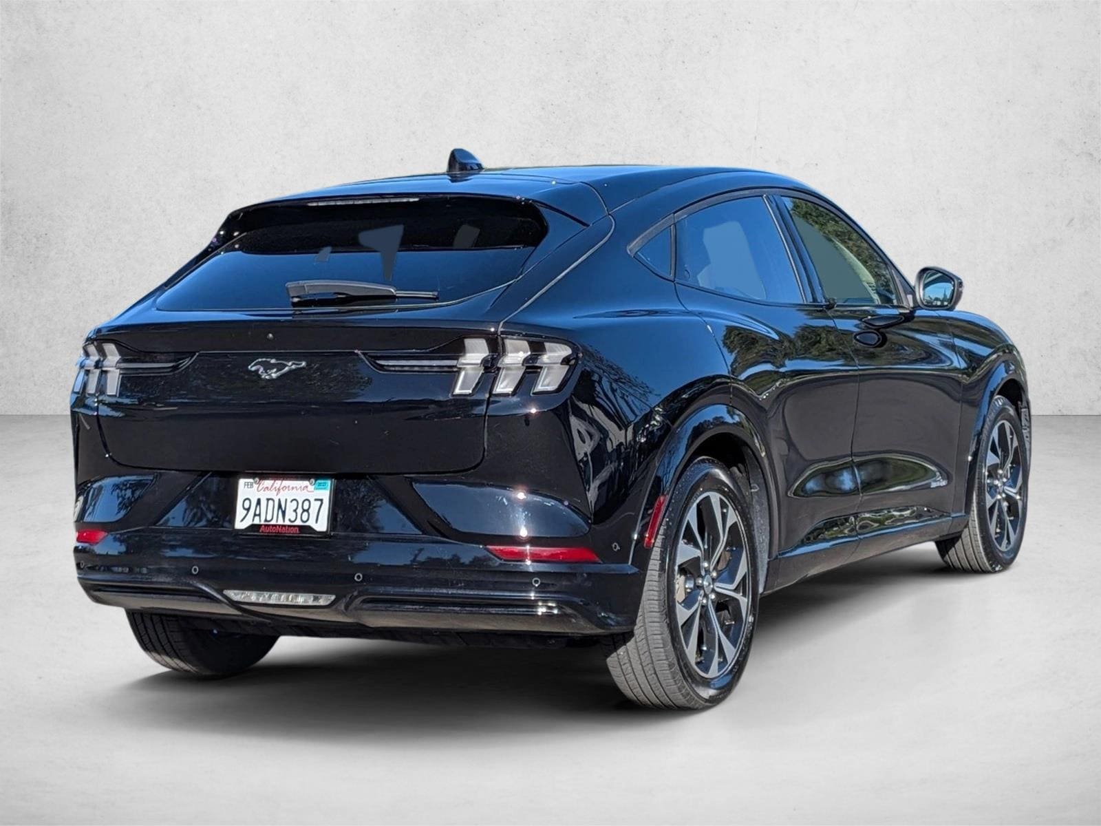 2021 Ford Mustang Mach-E Premium photo 4