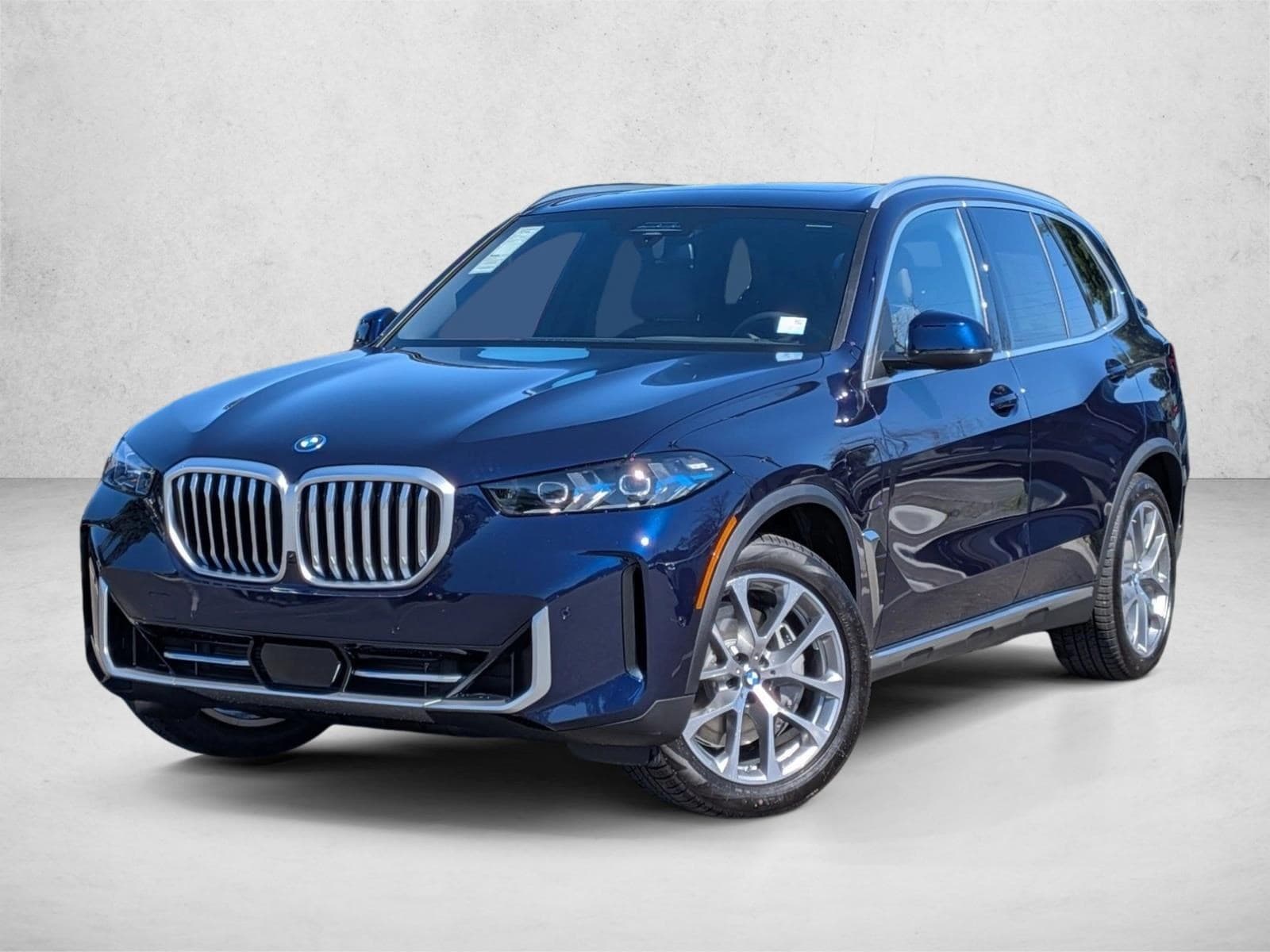 2026 BMW X5 xDrive50e's photo