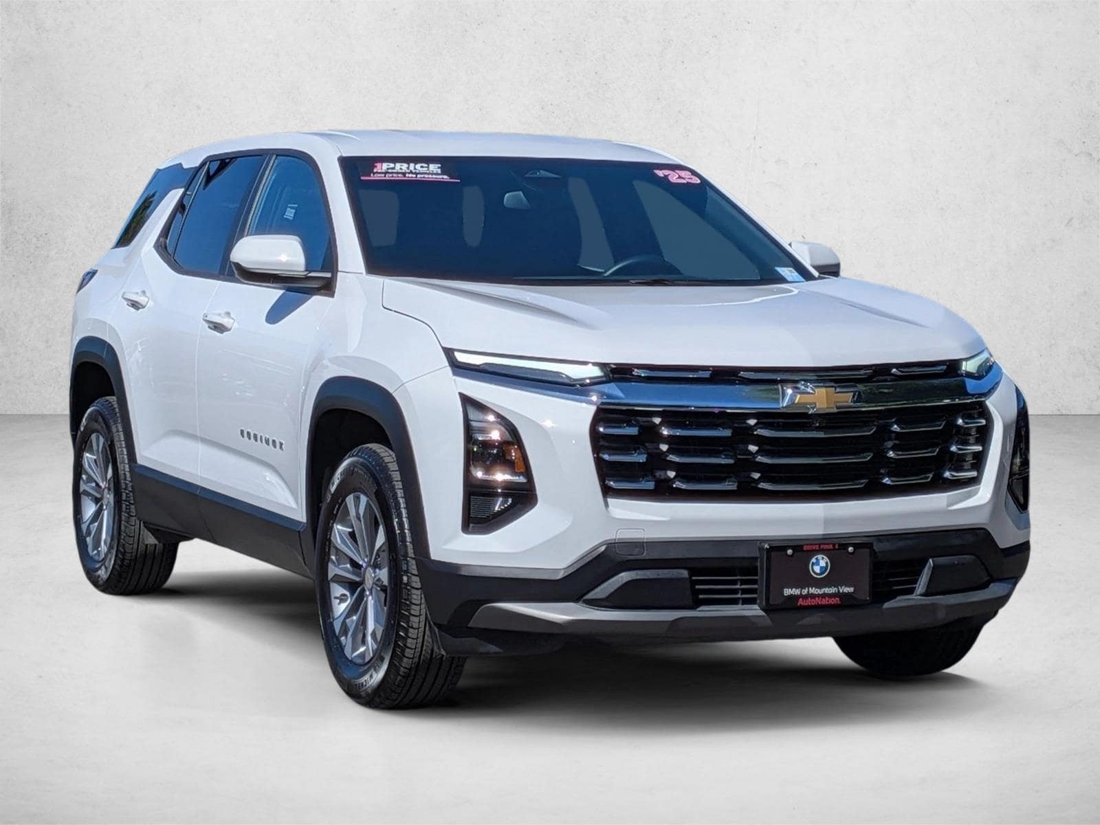 2025 Chevrolet Equinox LT photo 2