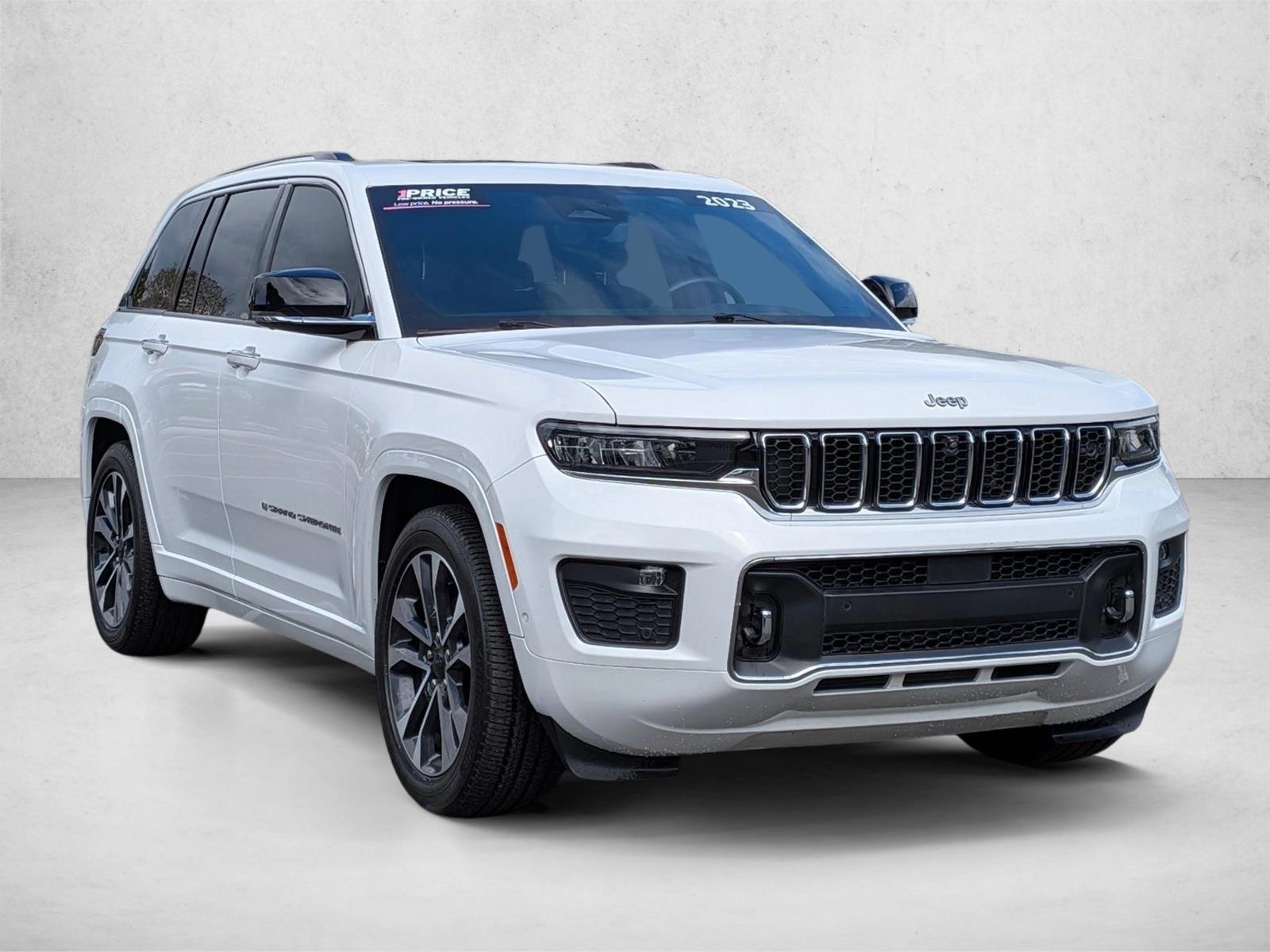 2023 Jeep Grand Cherokee Overland photo 2