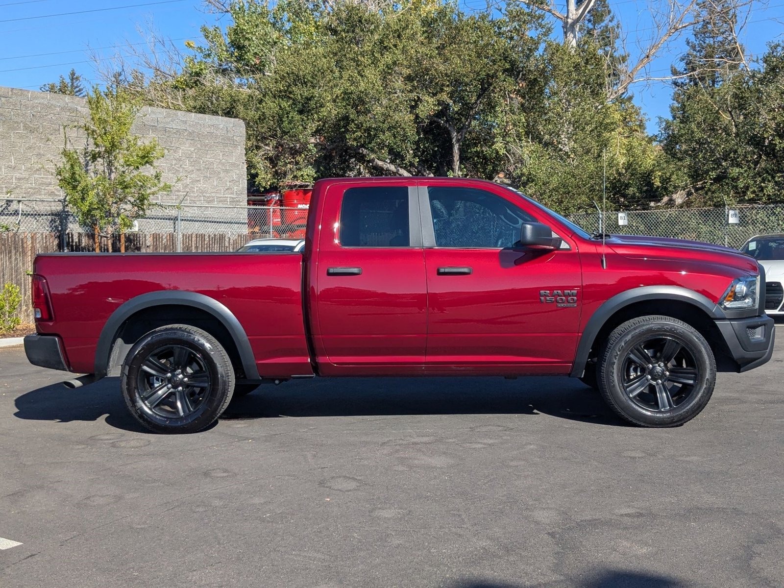 2021 Ram 1500 Classic SLT photo 4