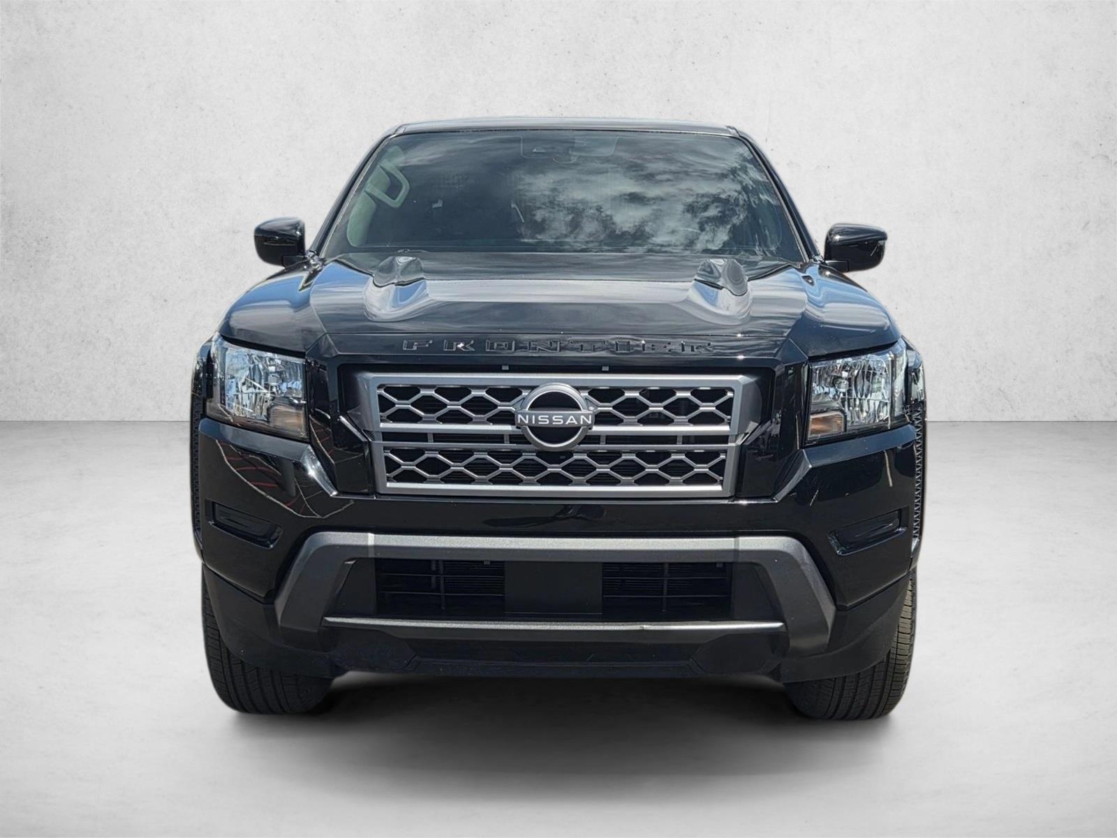 2022 Nissan Frontier SV photo 2