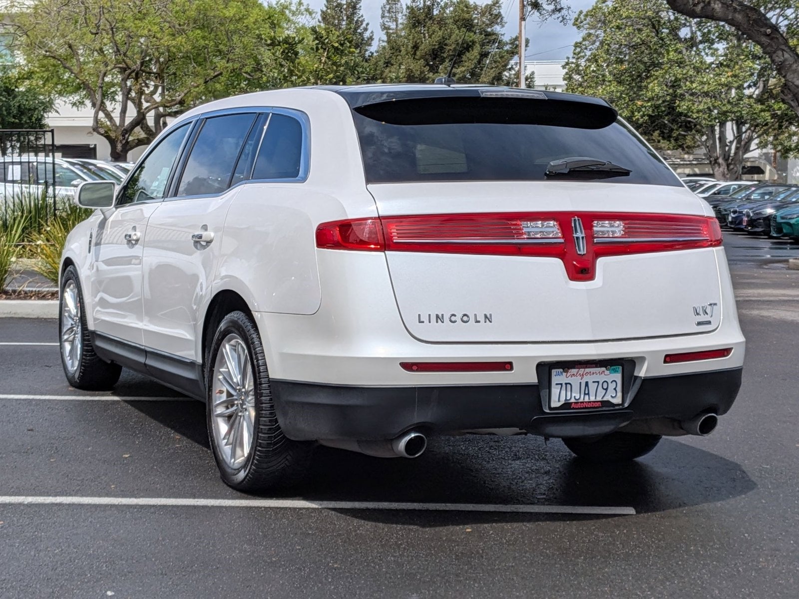 2013 Lincoln MKT EcoBoost photo 3