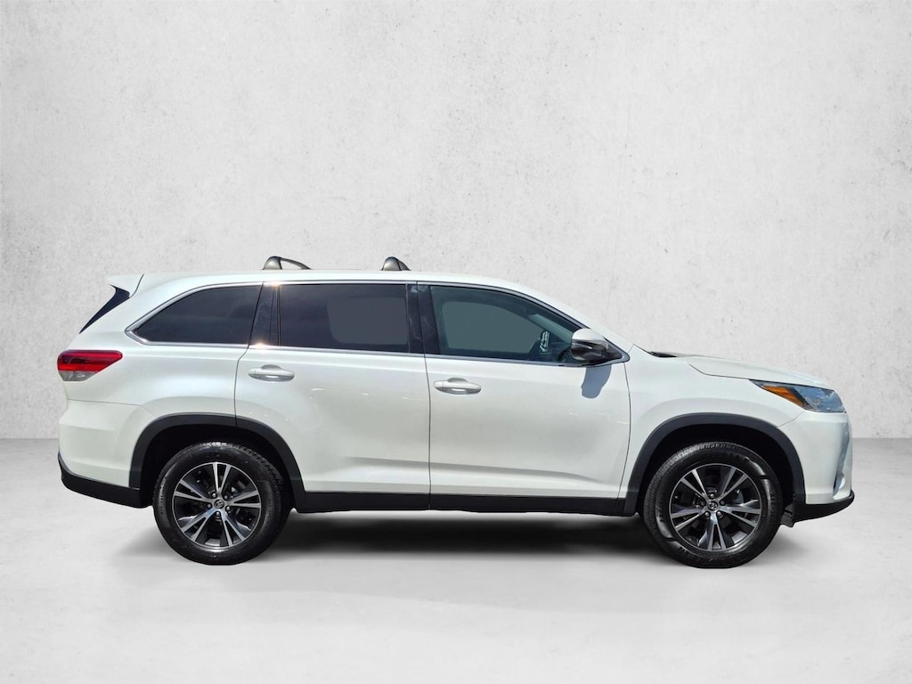 Used 2019 Toyota Highlander LE I4 SUV