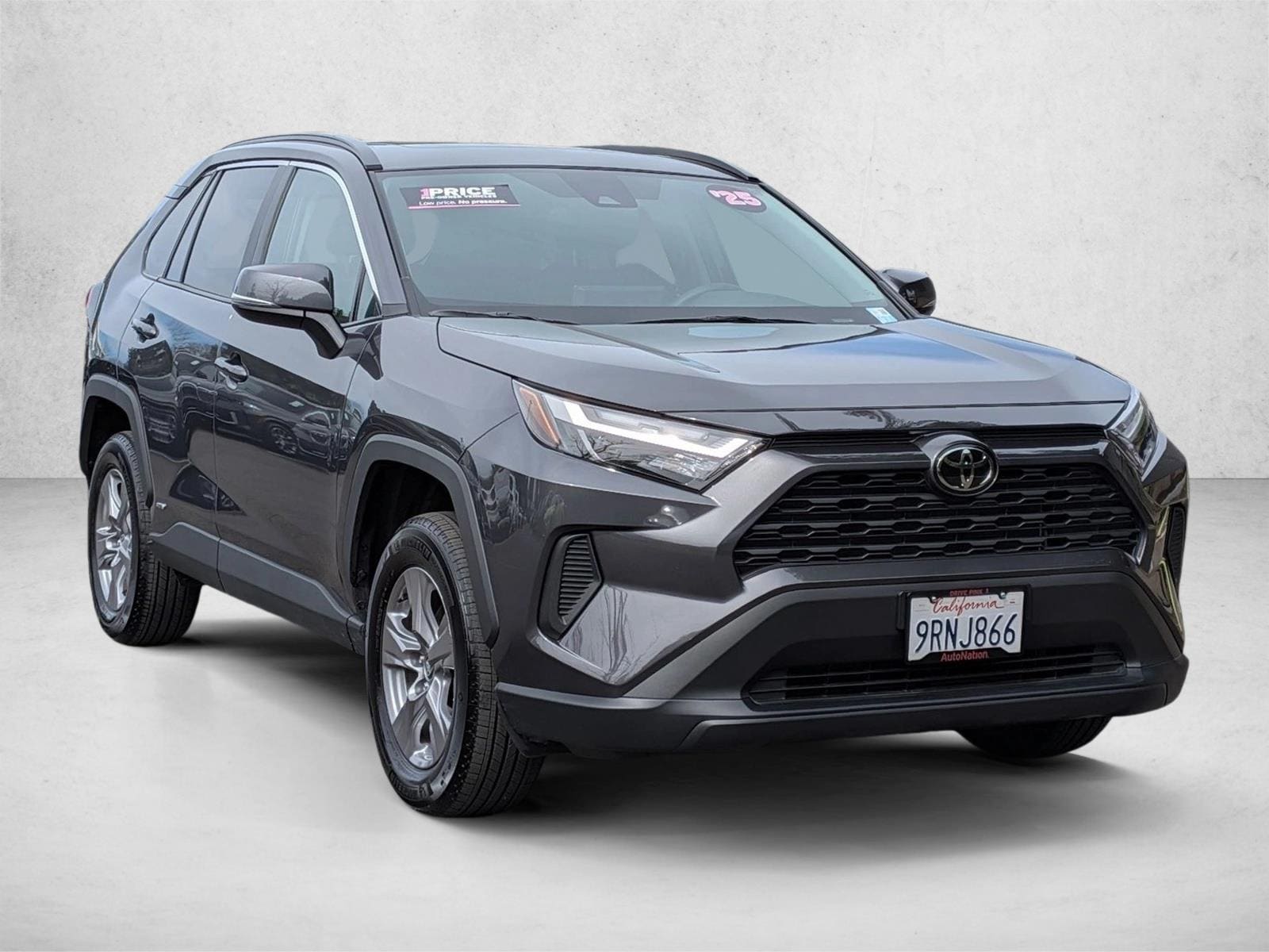 2025 Toyota RAV4 Hybrid XLE photo 2