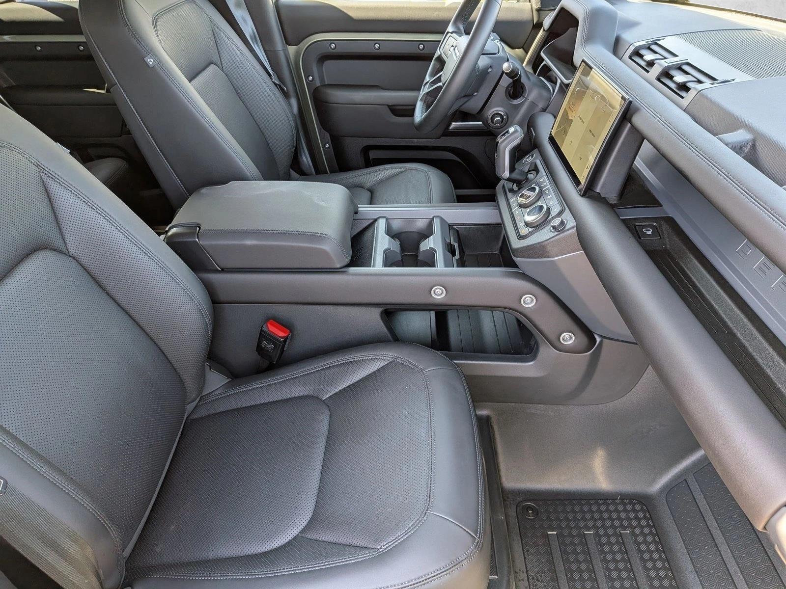 2025 Land Rover Defender S - Photo 23