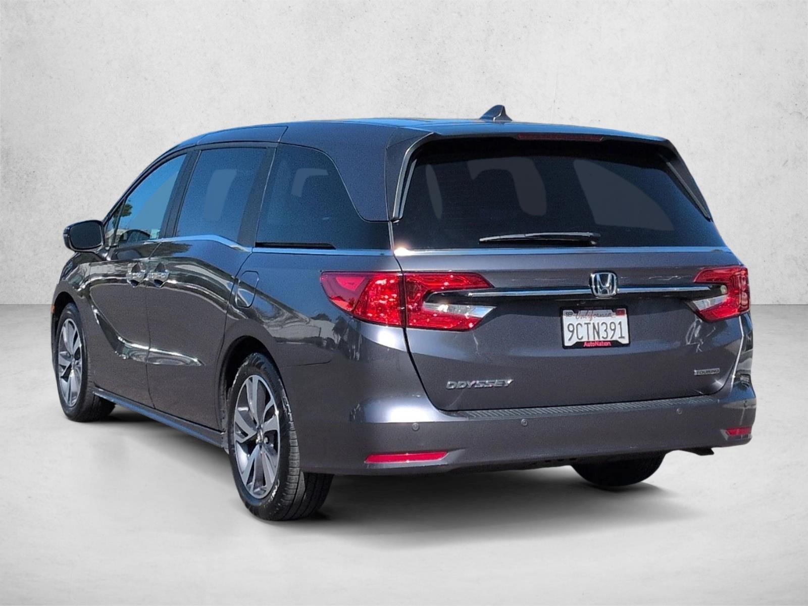 2023 Honda Odyssey Touring photo 3