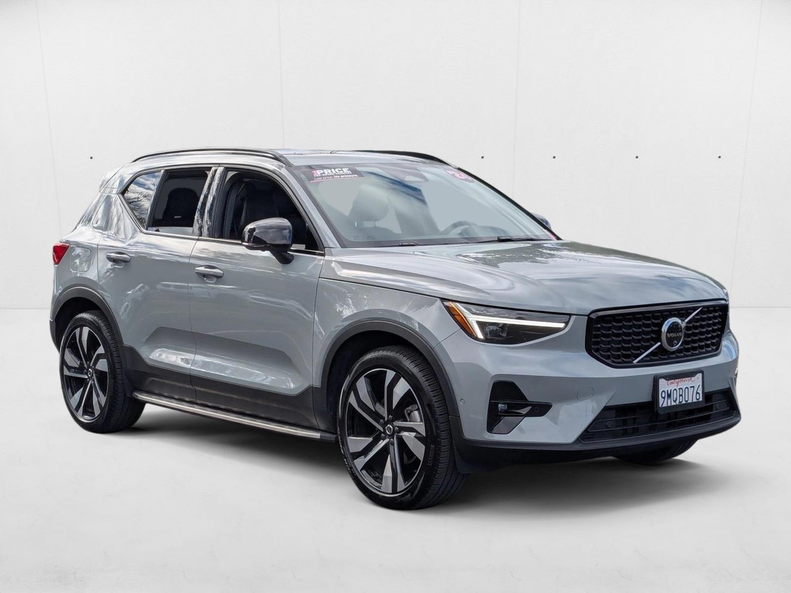 2024 Volvo XC40 Plus photo 3