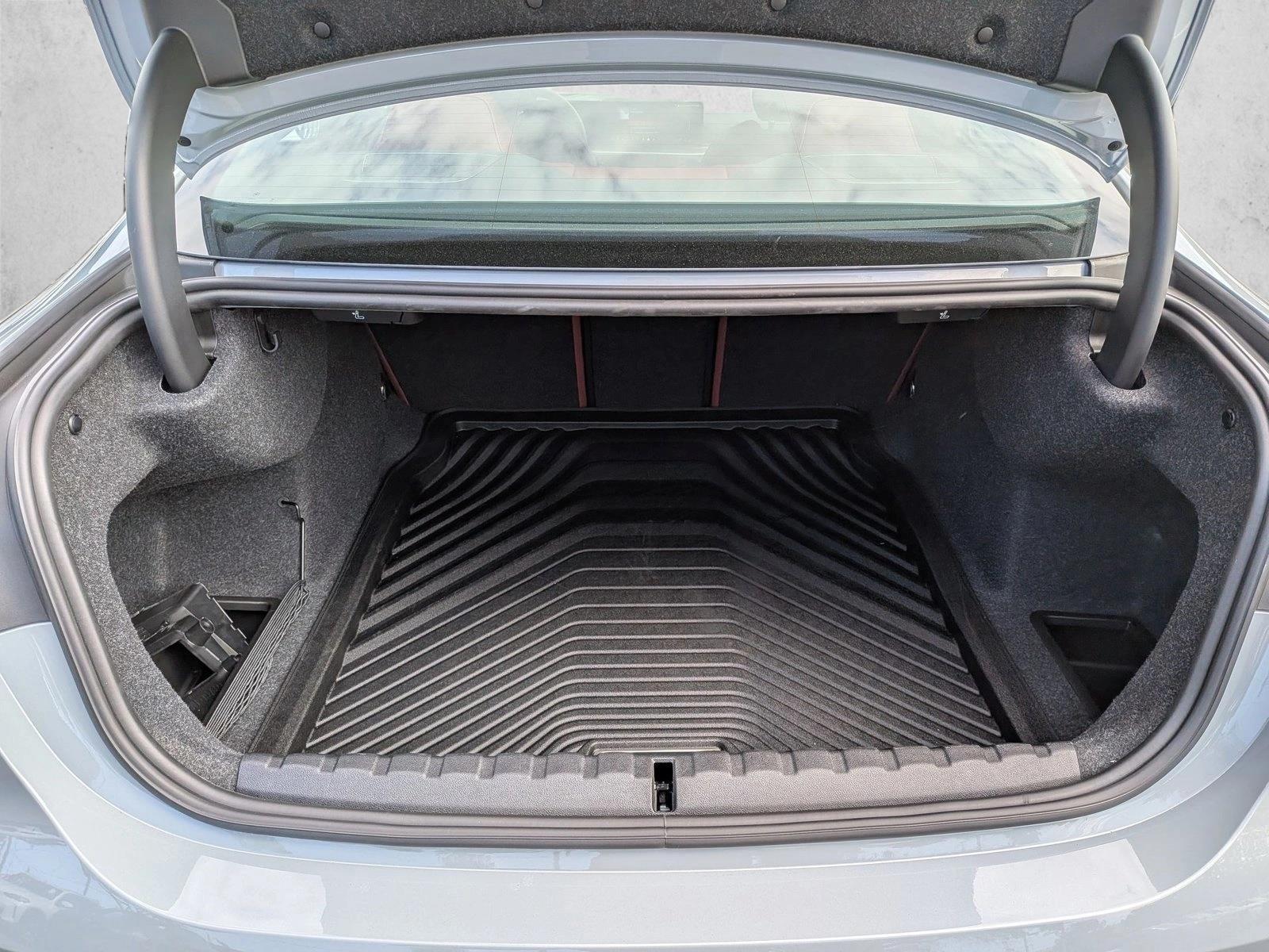 2025 BMW M440i photo 5