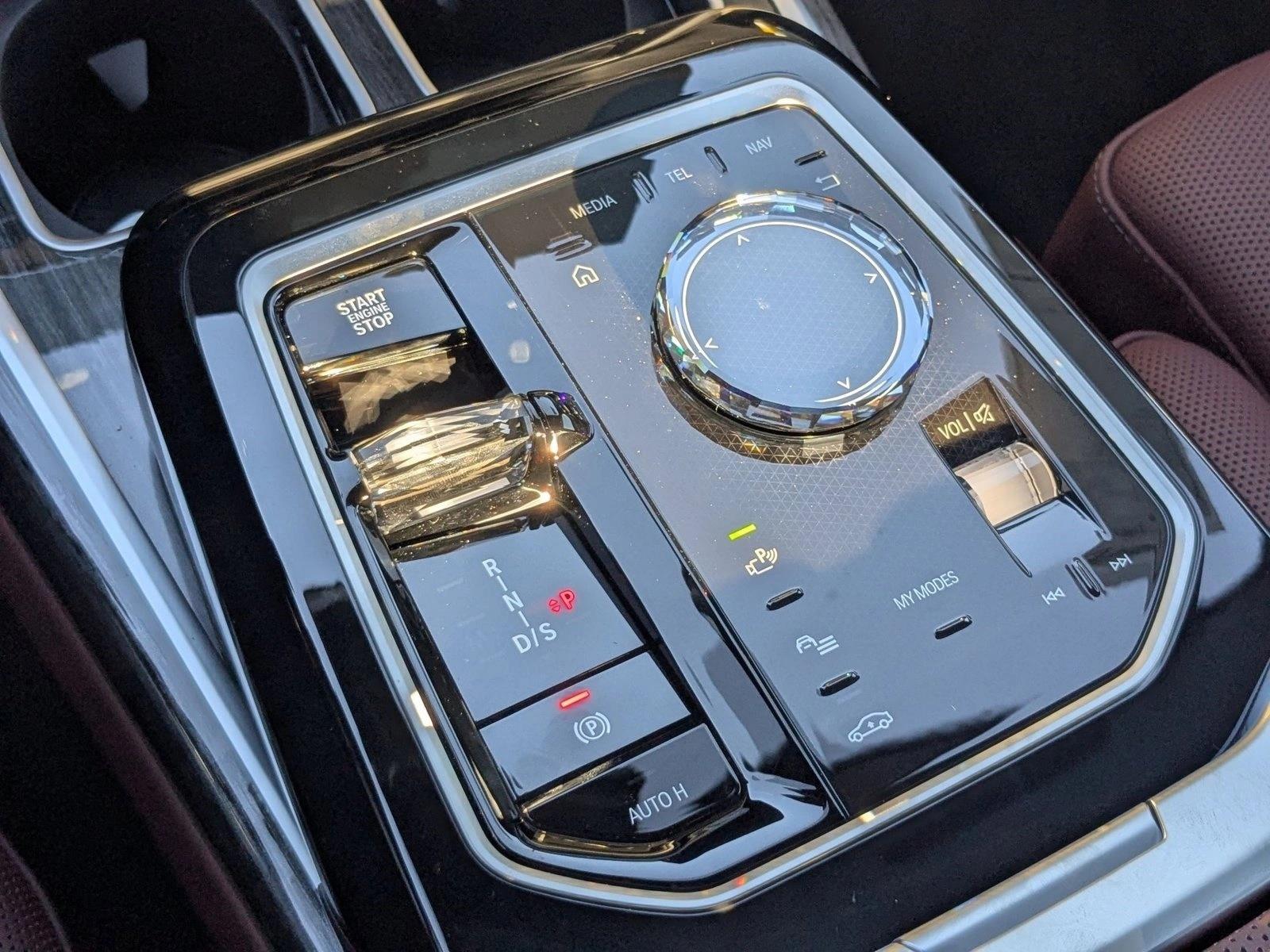 2026 BMW 7 Series 750e - Photo 12