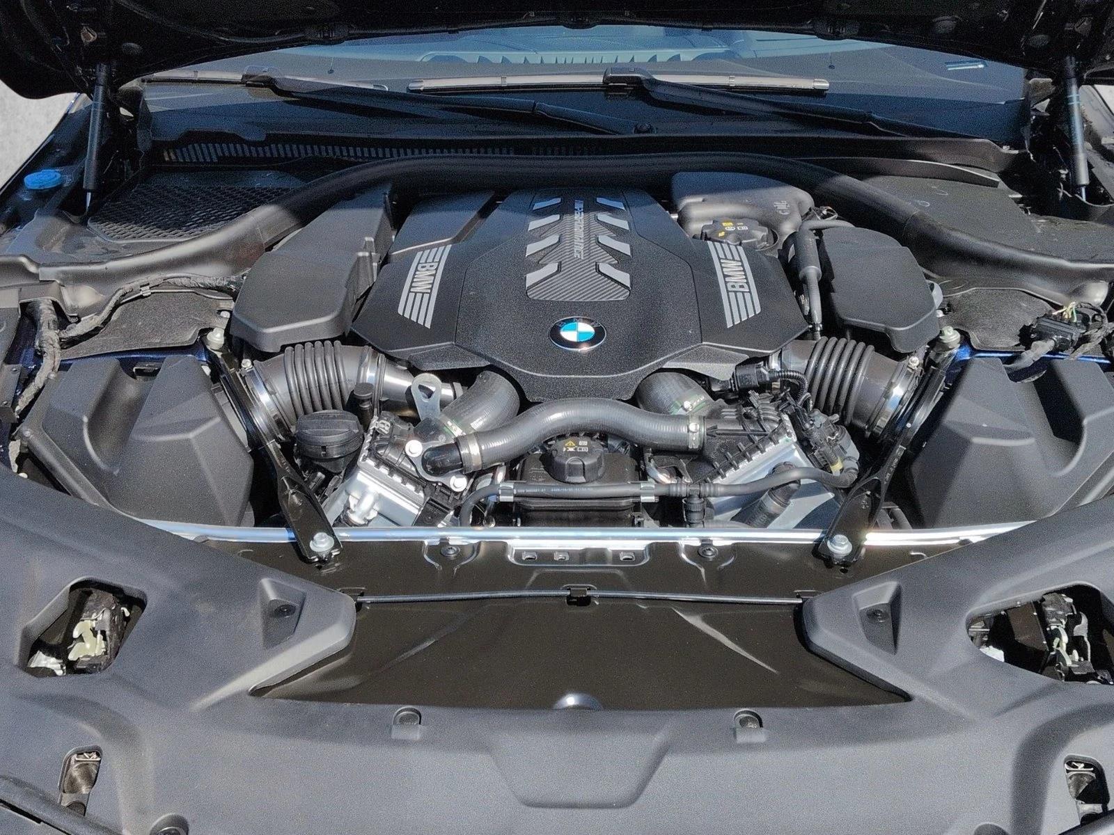 2026 BMW 8 Series M850i - Photo 17