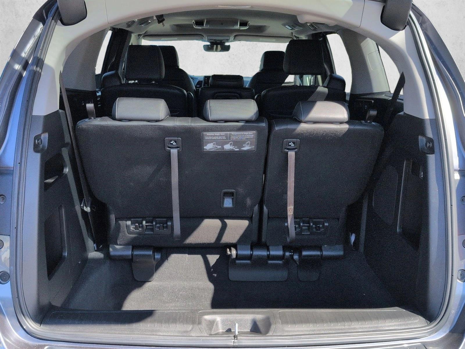 2023 Honda Odyssey Touring photo 5