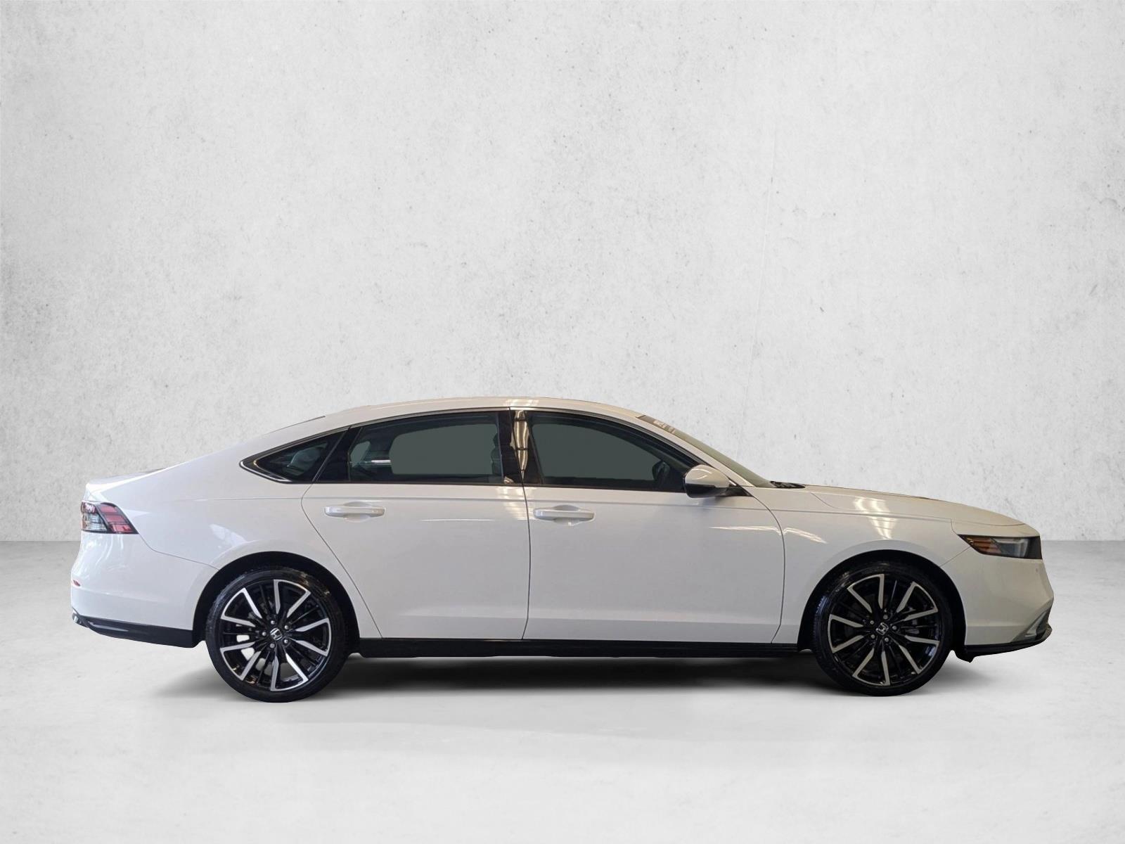 2023 Honda Accord Hybrid Touring photo 3