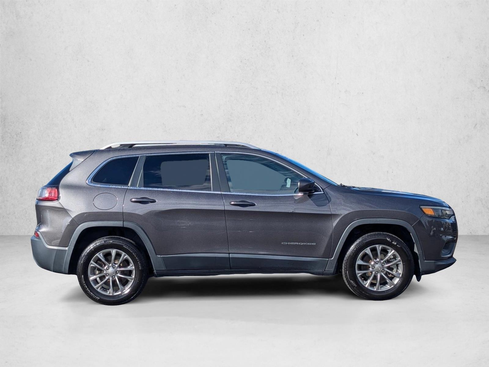 2019 Jeep Cherokee Latitude photo 3