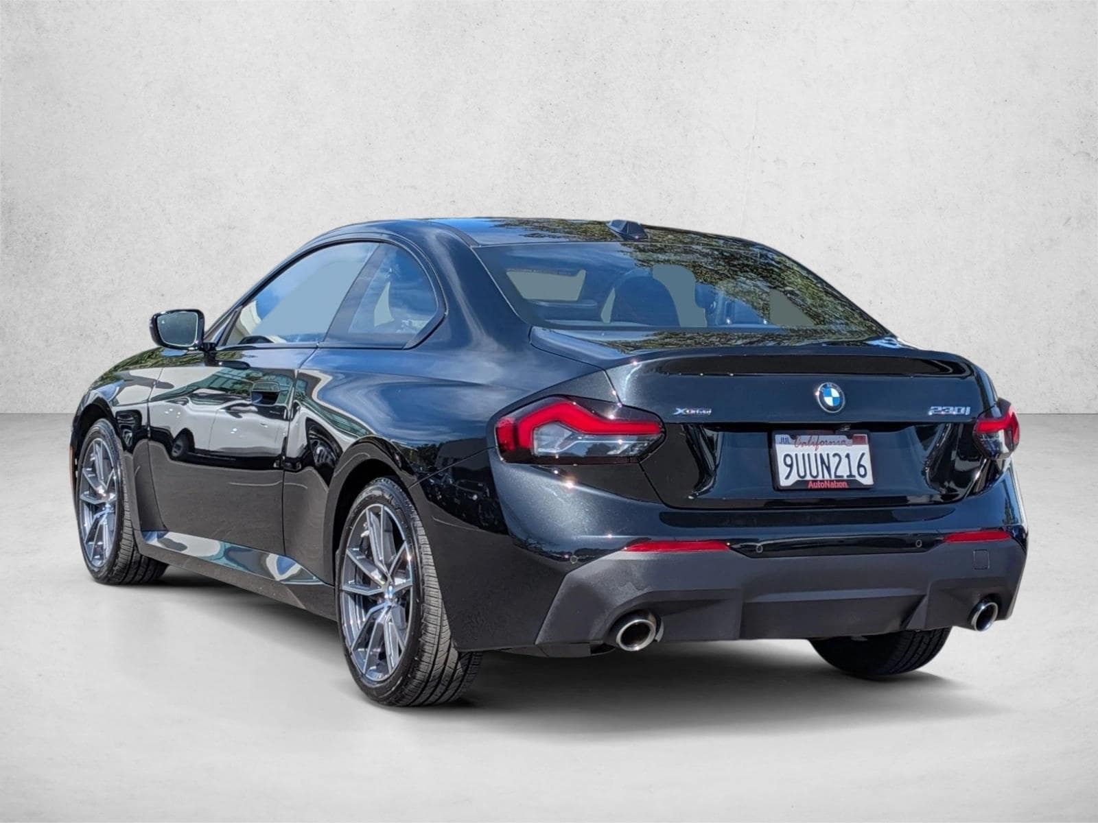 2025 BMW 230i xDrive photo 3