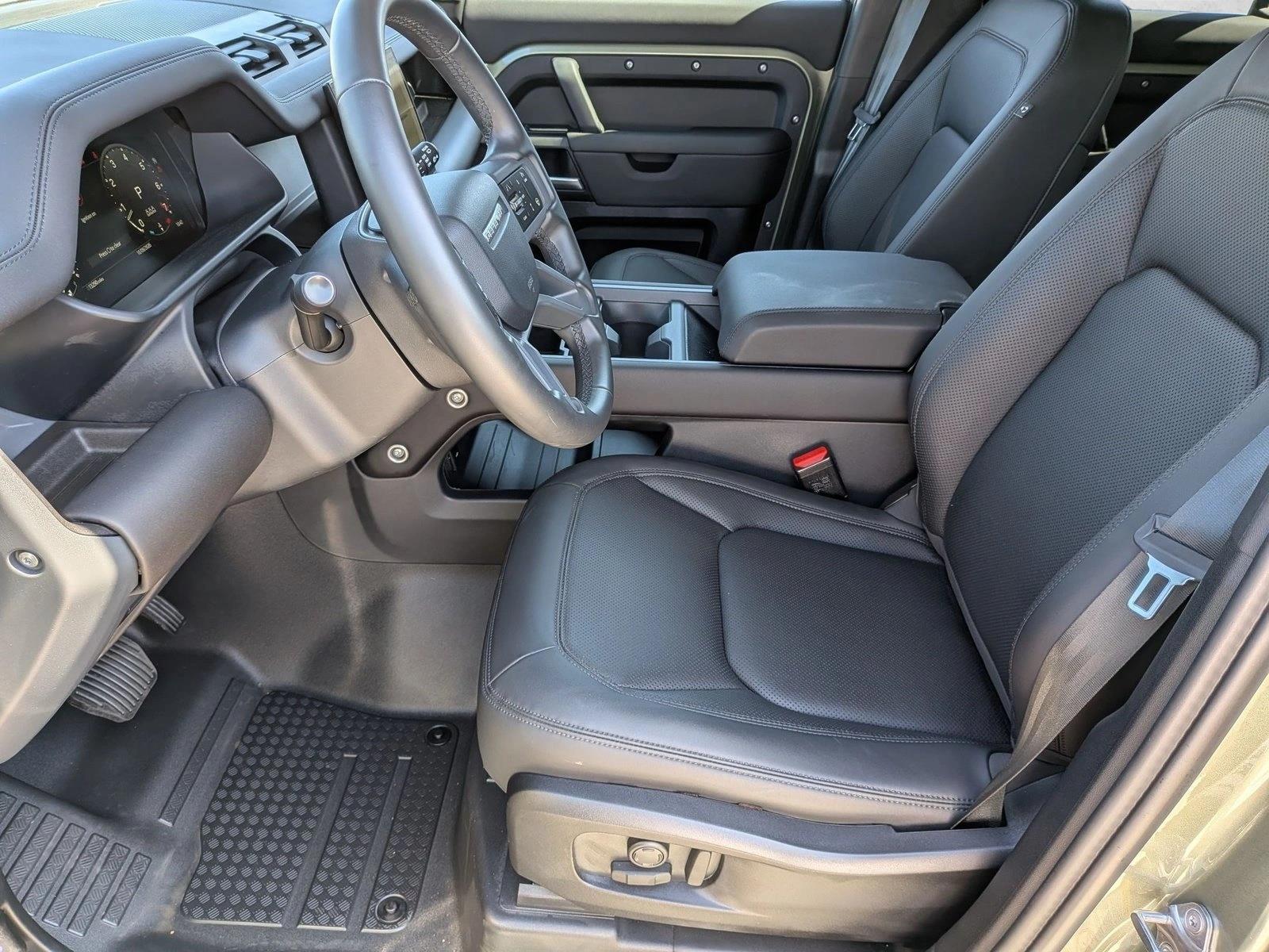 2025 Land Rover Defender S - Photo 17