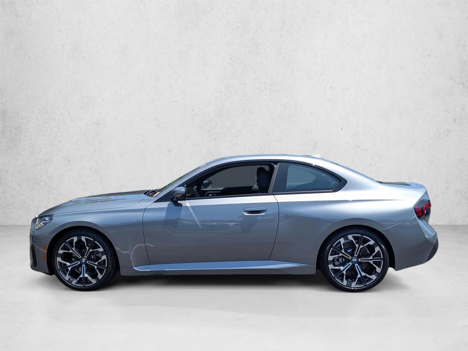 2025 BMW 230i photo 4