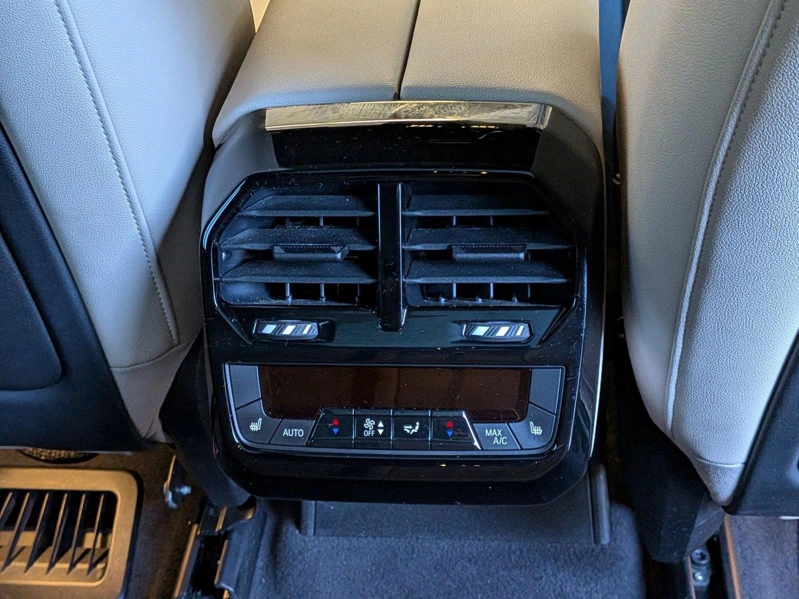 2024 BMW iX Base - Photo 18