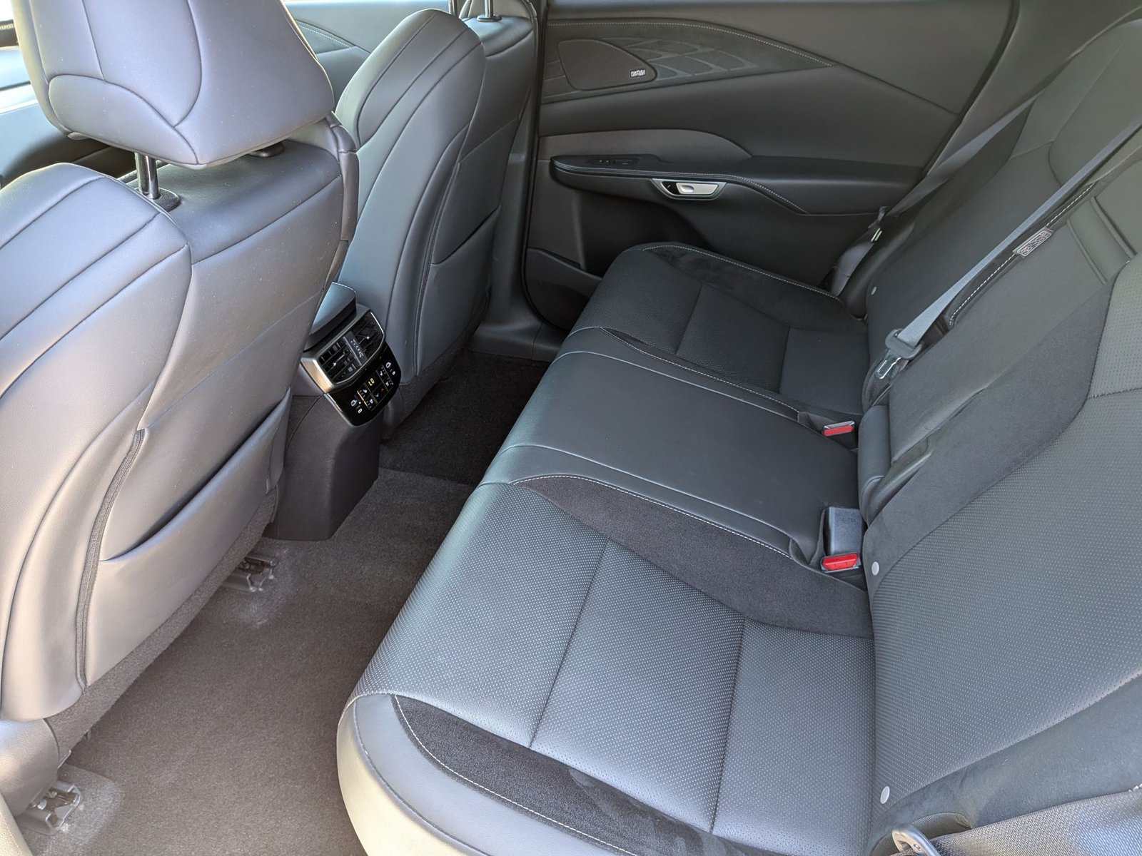 2024 Lexus RX Hybrid 500h - Photo 21