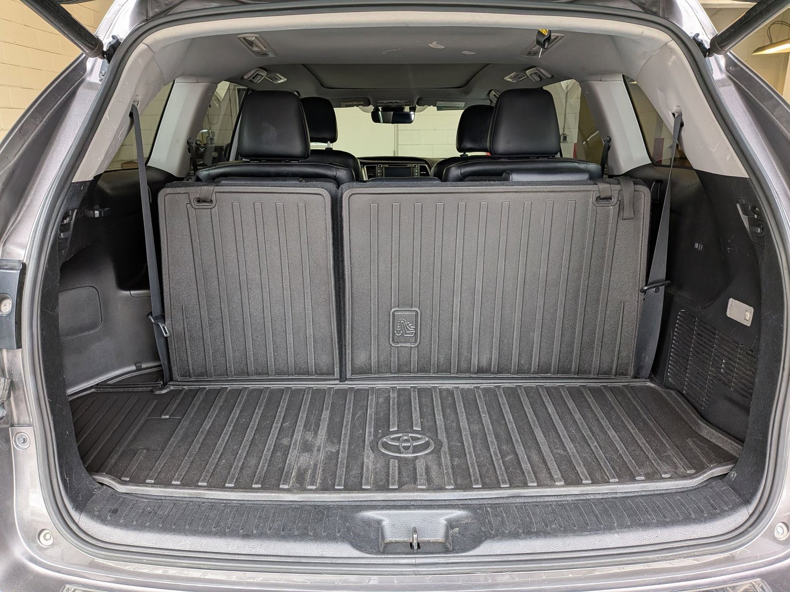 2019 Toyota Highlander Hybrid photo 5