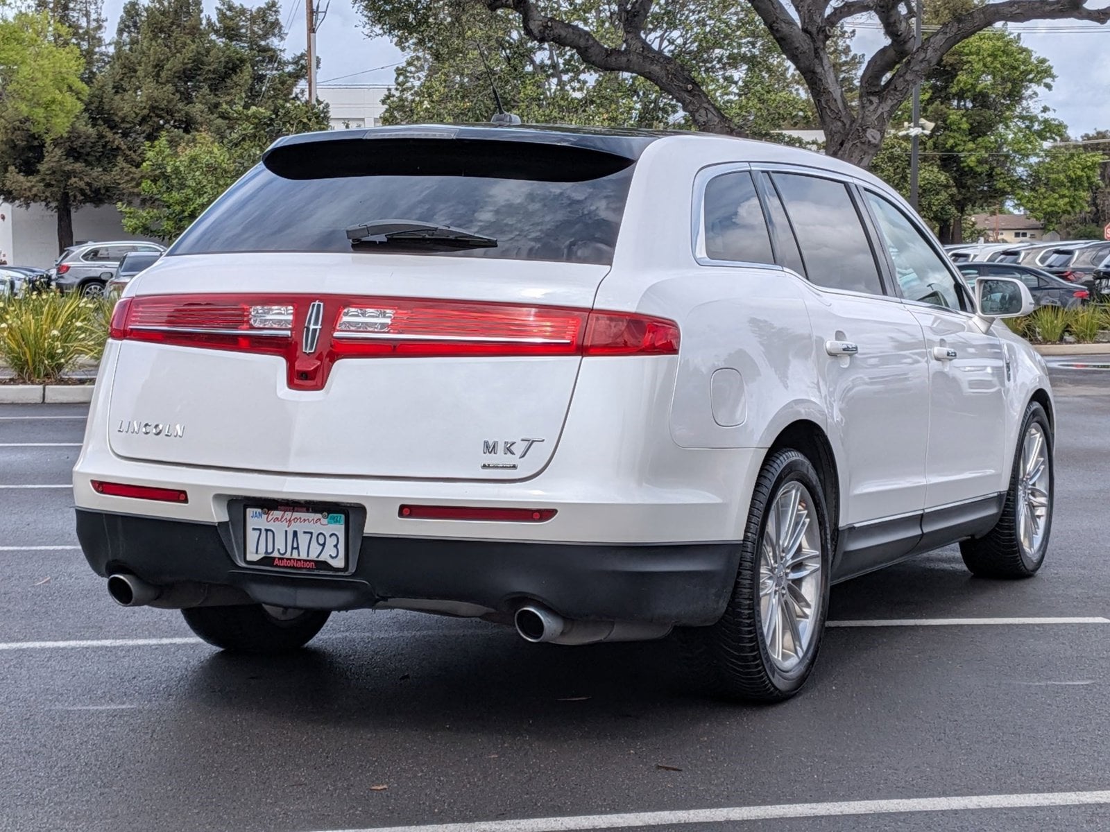 2013 Lincoln MKT EcoBoost photo 4