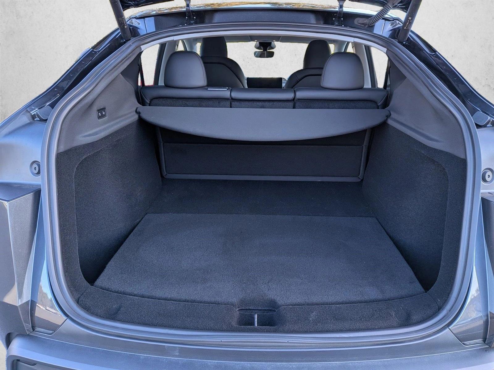 2026 Tesla Model Y photo 5